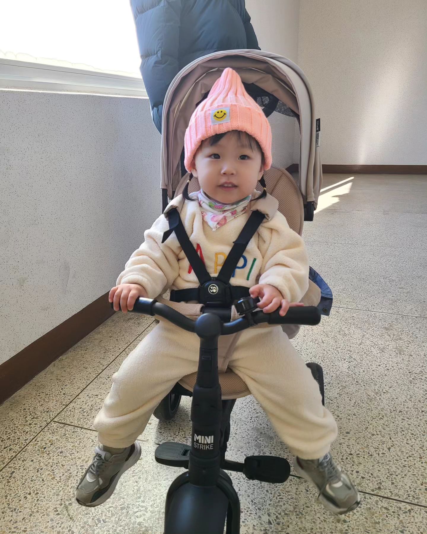 #지난사진 
내 딸이라서 더 귀엽다....🙈🩷

#오늘도_여전히_귀여운_남예린