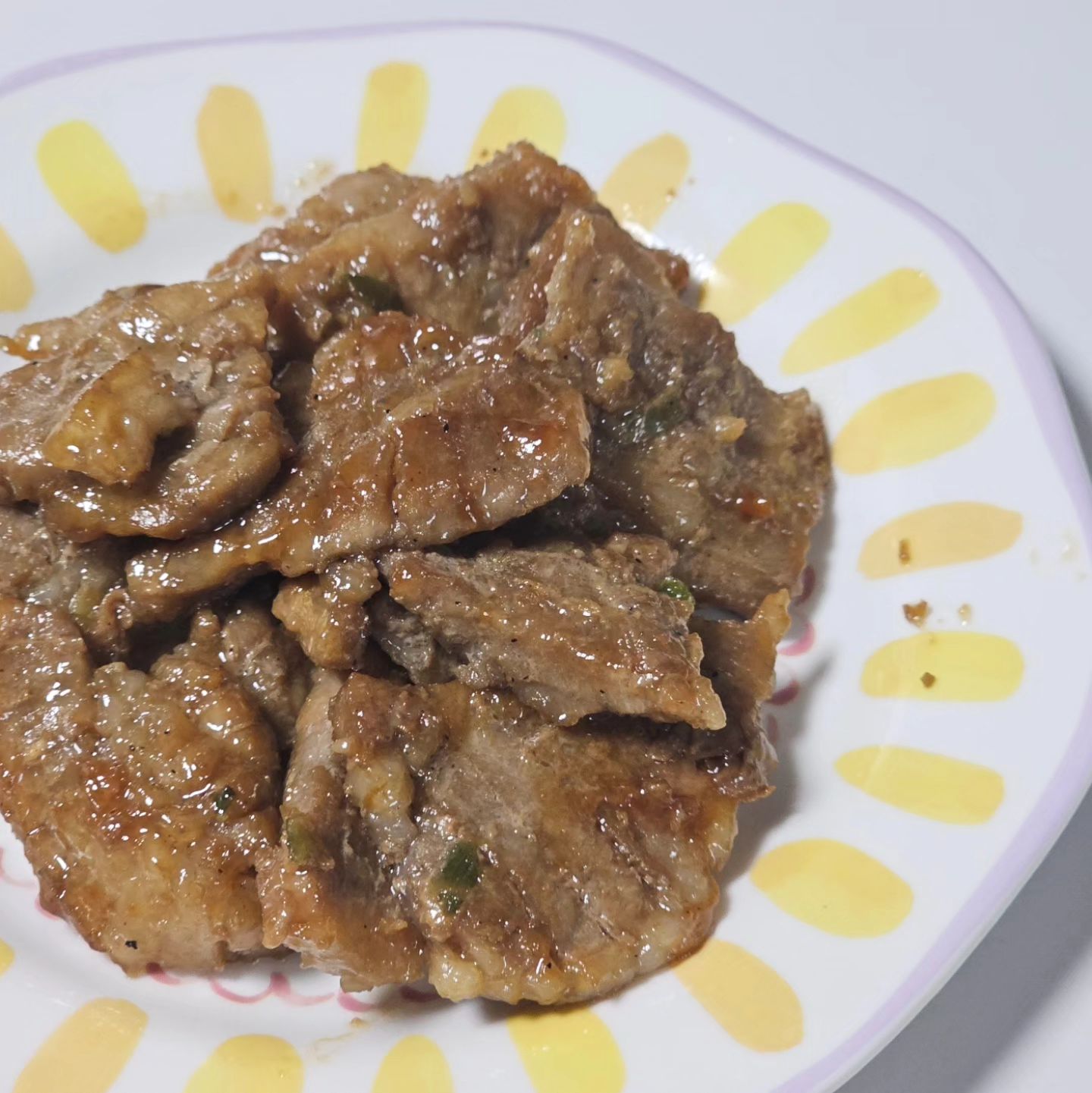 #협찬
😋이제 포천까지 가지 않아도 돼요!

포천이동양념에 엄선된 돼지고기로 만들어
인기있는 #진포랑 에서 나온 #포천이동왕구이

집에서 간편하게 즐길 수 있다니...
게다가 ♥️1kg씩 2팩 가격이 3만원대♥️예요!
거기에 지금 고급 집게를 사은품으로 주고 있는데
이래도 안시킨다구요..?

✅️조리법도 해동해서 끓이기만 하면 되니
어려운 게 없어요

✅️전체적으로 칼집이 들어가서
양념도 쏙쏙 배어있고 고기도 부드러워요

✅️팩으로 나와서 냉동실에 쟁여두기에도 좋답니다

포천이동갈비 양념맛 드시고 싶은 분들은
당장 네이버에 진포랑 검색해보세용💕

.
.
#포천이동면 #포천 #포천이동갈비 #돼지갈비양념맛 #돼지고기배송 #돼지고기밀키트