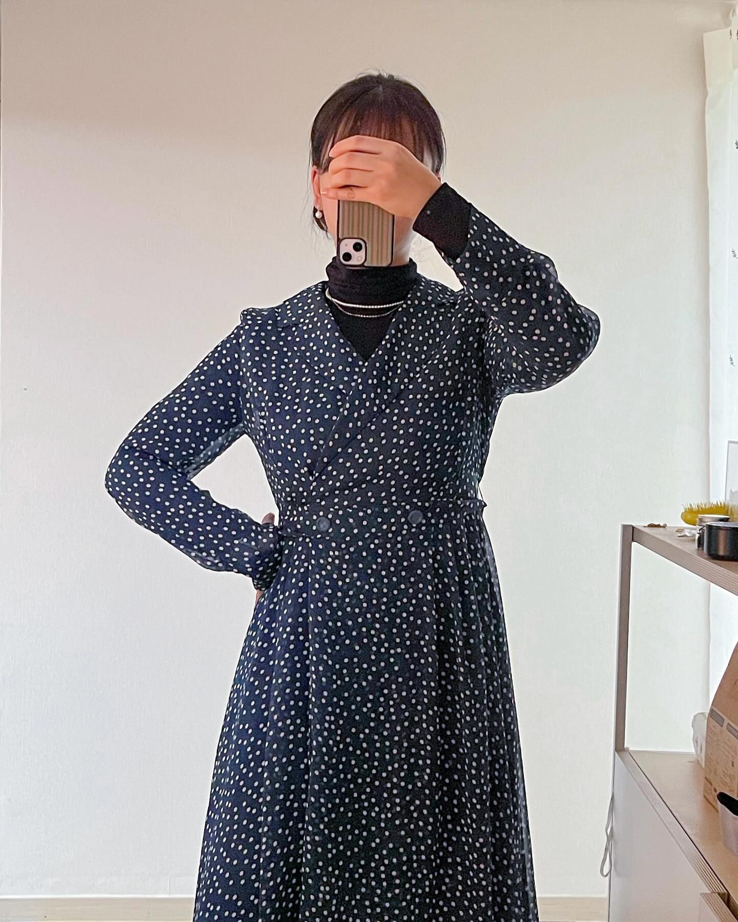 #ootdkorea #outfitpost 
매번 검정코트만 올리는 것 같아서 민망하네요🫣 올해 마지막 오오티디🙂💕

오오티디 포스팅하니까 올해 마지막 날이라는 게 실감되네요! 전 코디를 잘 하는 편은 아닌 거 같은데, 그저 꾸준한 기록이 누군가에겐 도움이 될 것 같아 매일 기록하려고 노력했던 것 같아요! 기록 덕분에 저도 매일을 살아가는 활기가 돼서 좋았어요💕 2024년엔 더욱 행복하자구요 우리😊💓