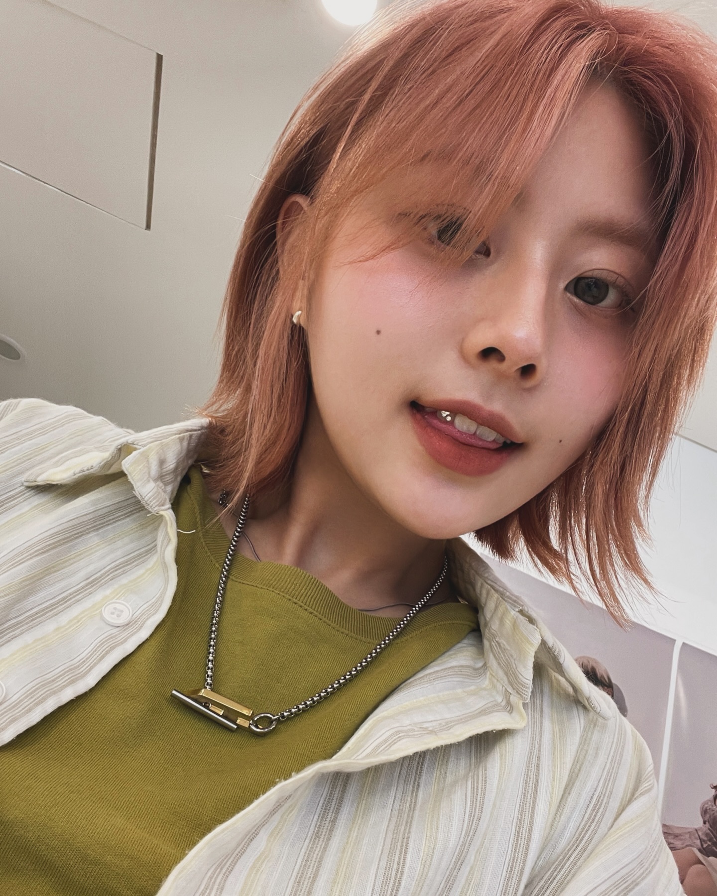 투스젬 처음해봤는데 너무 친절하게 잘 설명해주시고, 엄청 세심하게 봐주셔서 불편한 것도 하나도 없었어요! 🦷🩷🤘🏻

#비투씨 #비투씨투스젬 가셔서 무!적!권! 하십셔 🌀🌀

유지기간은 짧으면 한 달 길면 6개월까지 간다고 하네요! 
가시면 오래 유지할 수 있도록 양치법도 알려주십니당 !
.
.
.
.
.
.
.
.

 #투스젬 #투스젬디자인 #투스젬후기 #홍대투스젬 #부산투스젬 #투스젬수강  #トゥースジェム #홍대 #