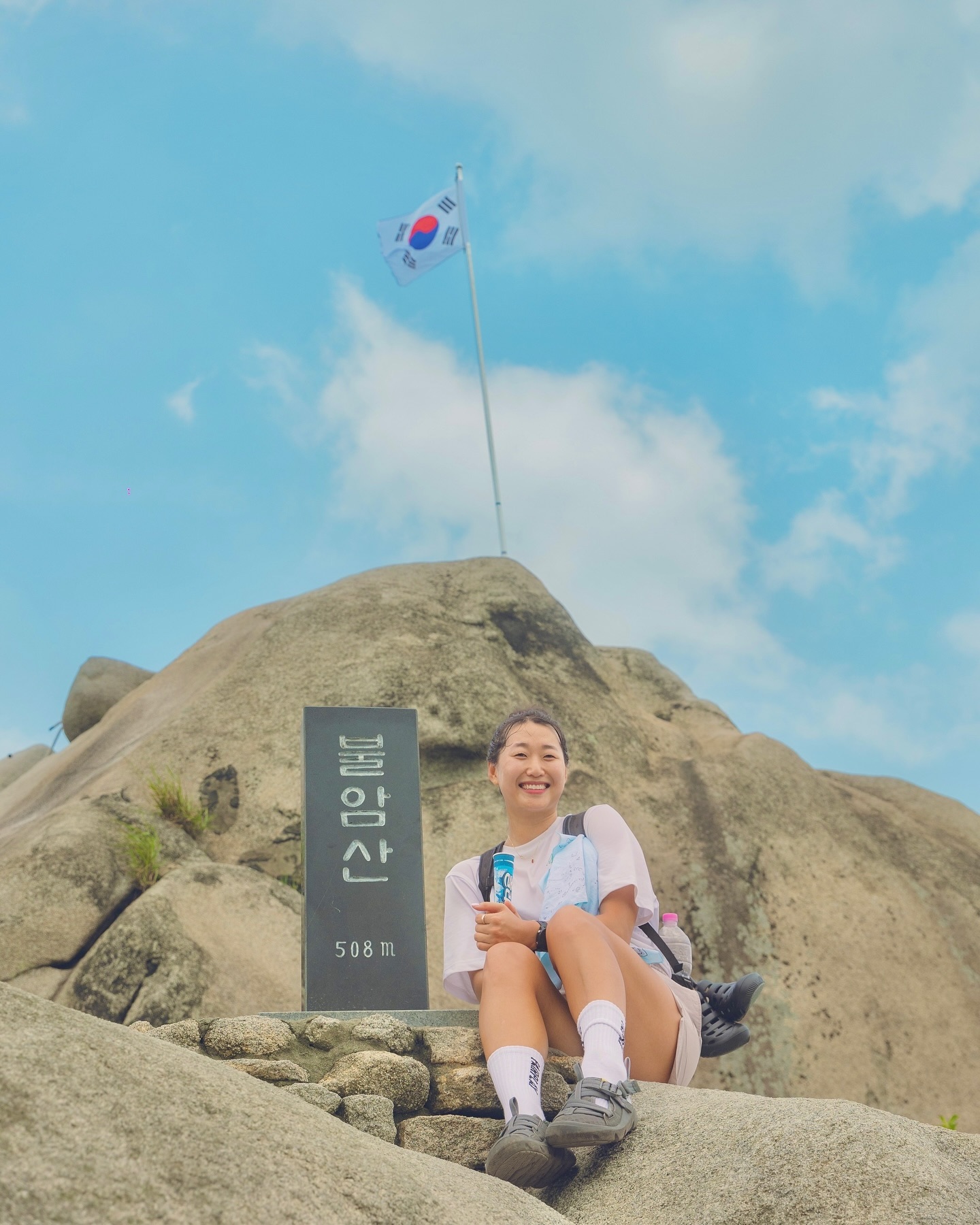 어라운드 프로젝트 2기 세션1 w 와카타 오프로드 🫶🏻

파란 하늘의 불암산은 너무 예뻤고
폭염경보에도 즐거운 멤버들도 예뻤댜🫧

오프로드 샌들 신고 불암산 바위들을 타도 전혀 문제없음 입증 완🩵

🫶🏻
KIMMM_JJONG
woojjongee_
hari.kang
unyouu
silvermouse_san
junho_river
pablo_fafa
jaeguk_k
libertism21
pk_cong
se0n99yu
meung.tivity_ 

어라운드 프로젝트 aroundproject_official,
오보즈풋웨어 obozfootwear.kr
페어플레이 pairplay_official

📸 woojjongee_

오보즈풋웨어 #어라운드프로젝트 #오보즈 #트레일에대한진정성
