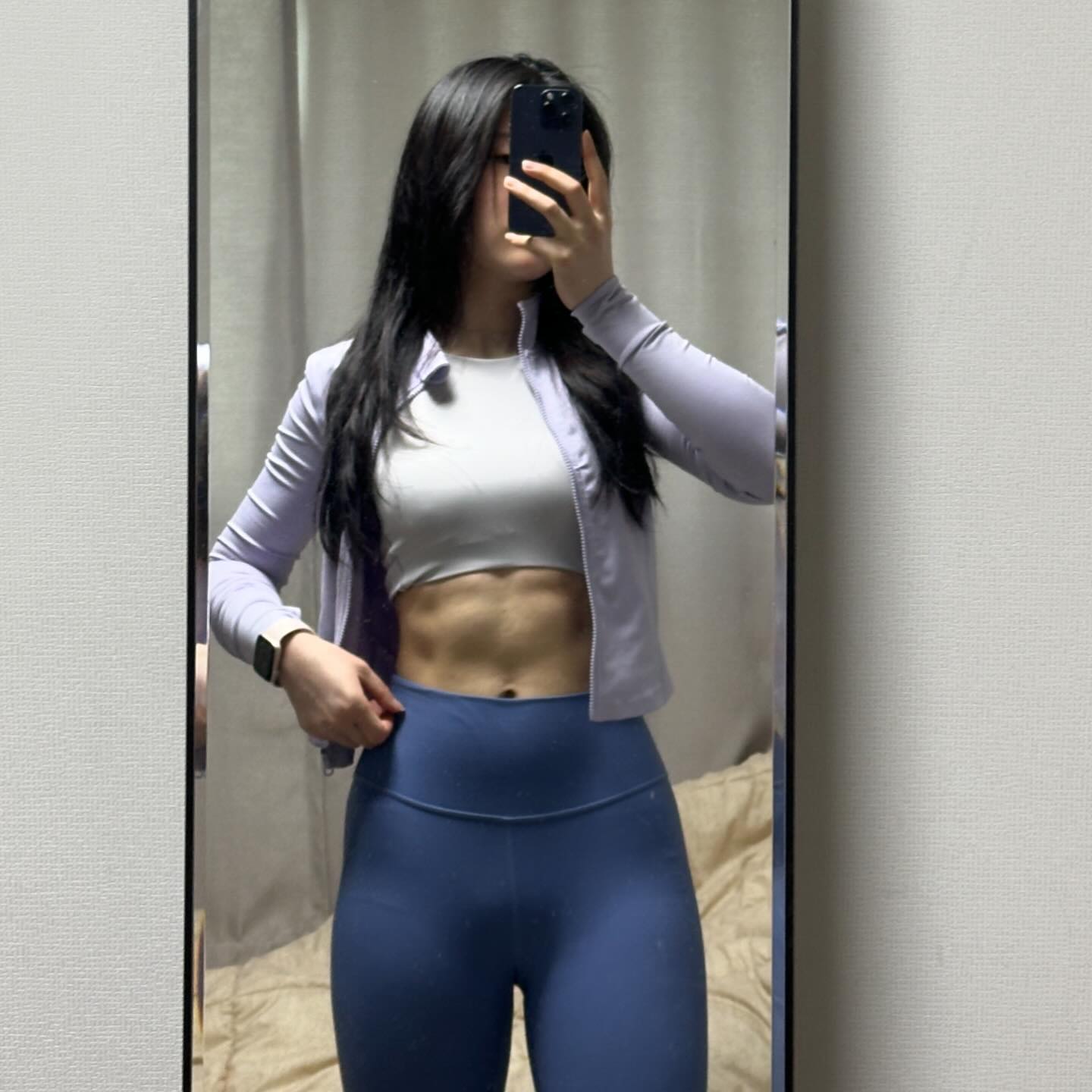 #봄봄봄 어제 러닝하는데 길가는 어머니께 모델이냐고 몸매가 너무 좋다는 칭찬 받아서🙈 넘 기분좋게 오전 러닝하고 오후에 교회갔다가 볼링치고 저녁에는 파묘 보고…! 다 좋았는데 파묘 영화…보고…ㅎㅎㅎ 
저 원래 무서운거 잘 보는데… 전날,,꿈이 뒤숭숭해서… 영화보면서 무섭다구 느낀건 진짜 너무 오랜만…(꿈 내용도 대략 시체, 화장, 장례 이런 내용이였어서)🙈
영화보고 집에 와서 찬양 듣고,,성경책 보고 잤어요 🙏