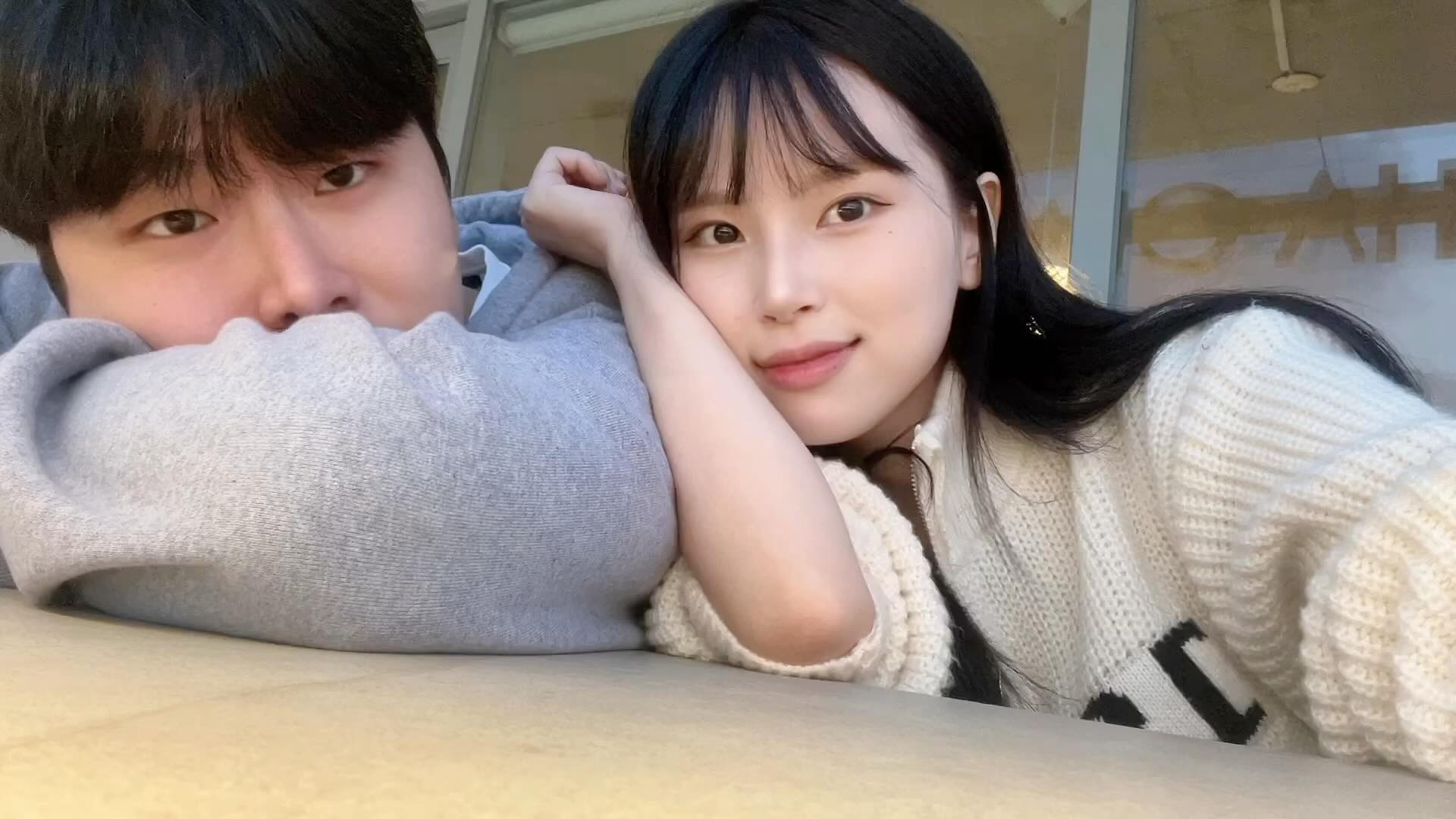 감성 미쳐따🥺❤️ 버스킹도 오랜만에 듣고 힐링 그 자체🙈

#연남 #연남동맛집 #연남동카페 #커플 #커플스타그램 #가을 #힐링 #버스킹 #서울 #카페추천 #루프탑