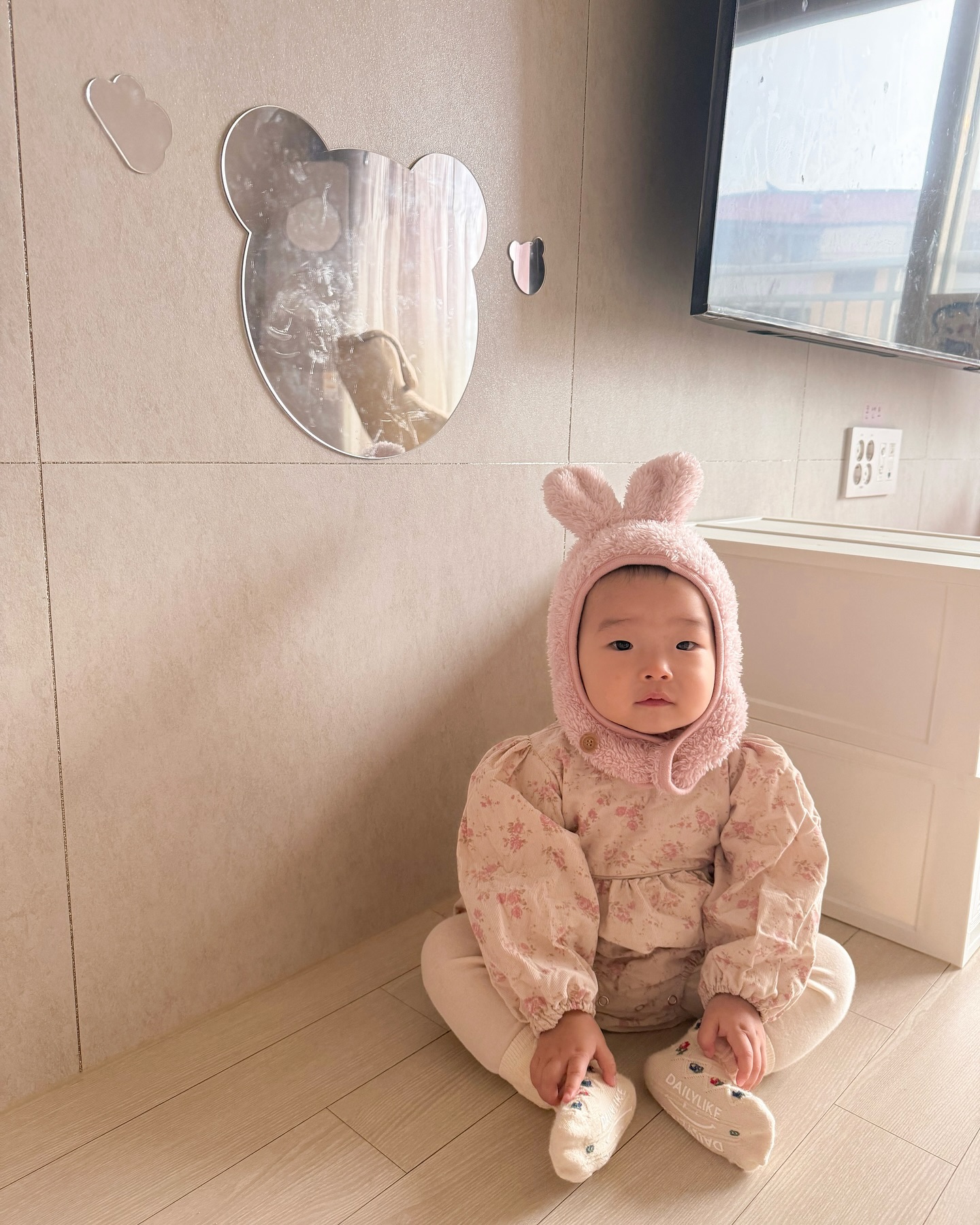 D+455ꯁ

사진 잘찍어주는 우리집 토끼🫶🏻
#오늘의토끼🐰