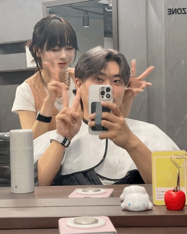 언제나 믿고 맡기는😃
꾸밈 2동탄점 아이쌤👍🏻

그레이지부터 딥그레이에 이어서
이번 애쉬 라벤더 베이지 컬러까지
너무 예쁘게 잘 뽑아주셔서 감사😍

동탄 남자 여자 예쁜머리 탈색염색은
무조건 아이쌤!! 추천추천😆😆

#동탄2 #2동탄 #동탄미용실 #꾸밈 #2동탄점 #아이쌤 #탑스타일리스트 #남자 #여자 #예쁜마리 #탈색 #염색 #추천 #애쉬라벤더베이지 #애쉬 #라벤더 #베이지 ggumim_i