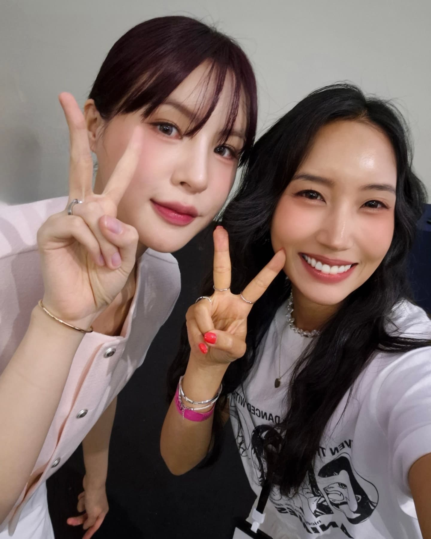 올리브영 셔터브리티 3기로 활동하게되어 셔터브리티 썸머파티에 다녀왔어요👏👏

새로운 인연들도 만나고 선물도 왕창받아왔지윱

재유님은 가까이서봐도 무결점 존예드라✨️✨️반짝반짝

6개월동안 셔터브리티 활동 아자아자🫡🫡

#올리브영 #셔터브리티 #셔터브리티썸머파티