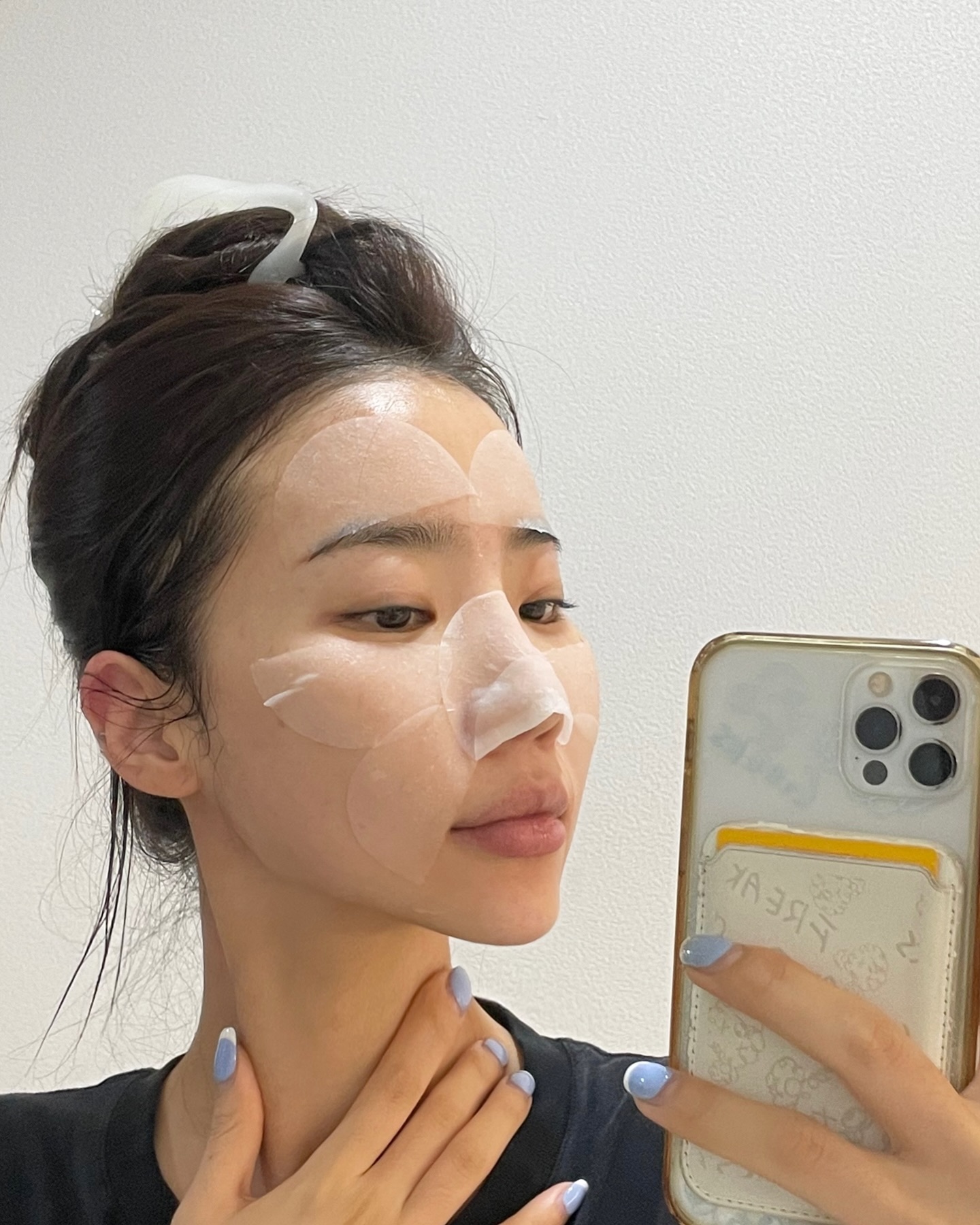 #협찬 #에딧비

1회 사용으로도 유분, 피지, 각질 케어가되는
올리브영 1등 트러블패드에요.
제일 좋은건 찢어쓰는 패드라서 진정이 필요한 부위에 딱 맞게 밀착 가능해요! 찐 닦토팩⭐

시카+어성초+알란토인+테카바이옴조합으로 트러블진정도되고,에어펄프 원단으로 부드러워서 닦토해도 자극도 없어서 저같은 민감성 피부도 붉어짐 없이 잘 사용중이에요!

성분도 좋지만 활용도가 너~~무 좋아서 진짜 손이 잘가요, 팔자주름 코옆, 관자놀이,이마 모두 반으로 잘라서 얹어주면 끝-! 일반 팩보다 더 편하고 촉촉함도 시원함도 오래가니까 자연스럽게 1일1팩중💗

edit.b_official

#editb #9월올영세일 #올영세일 #트러블패드 #트러블패드추천 #진정패드추천 #쌈무패드 #쌈무패드추천 #닦토 #올영세일추천 #올영추천 #올영트러블패드추천 #올영패드추천 #닦토패드추천 #에딧비패드 #트러블집중케어 #시카패드 #쿨링패드