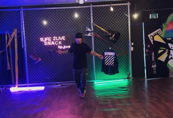 Choreo by me 

🎧 rvdicalthekid amaarae #nasa 

흐름 질감이 여전히 좋아😎

#choreography #choreo #안무 #안무영상 #댄서