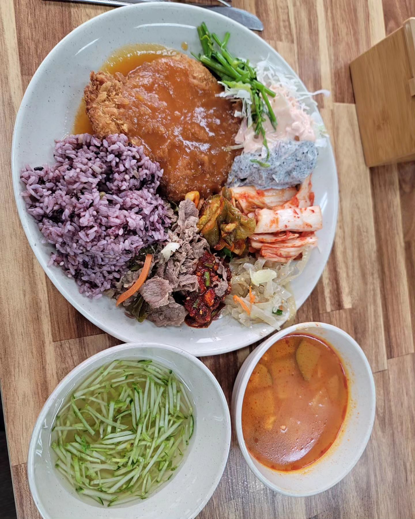 먹는게 제일 좋앙💕💕💕💕
#맛 #맛집 #시흥맛집 #정왕맛집 #오이도맛집 #오이도밥집 
#돈까스 #한식뷔페 라던데..이름이 잘 기억이? 😅😅#로뎀 ??..하.. #죄송합니다 .. 
암튼..계란후라이, 잔치국수, 참기름비빔밥, 식혜, 매실차등  셀프코너 있는지 모르구ㅠ  제대로 이용 못해..꼭 다시 갈께요~~~ 8천원 혜자집~♡ 

한국인은 #밥심 .,먹고 죽은 귀신이 얼굴도 탱탱💖하다😉

#국회의원 님들 #응원합니다 🙏👍👏👏👏👏👏
국민동의 #청원 해야하는데., 줄 서는게 제일 싫은 파랑이🥹😭새벽에 해야겠다.. 힝😔

오늘도 굿굿~!! 칭찬 받을때., 제일 행복한 파랑이💦💗

오늘도 끝.났다묘~ㅎ 
낼부터 두탕~!! #힘내쟈그램 🤗🙏
빨리 자야겠당~~~~😪

고마워요 #헤모힘 잘 먹어볼께용~♡ 😭🥹💪
당연하게 행복한 하루되시길 바래요~💖😊 . 
travel #beautiful #dream 
.
버킷리스트 죽기전에 꼭 하고픈😇 
세계여행 세계일주 🤗

고고 바로 놀러갈께요~~~🤗😇
.
#로뎀나무 & 한식뷔페 😄💕💕
#셀프 코너 #계란후라이 바삭돈까스 #잔치국수 #비빔밥 #좋반 #맞팔 #job #mc #팔로우그램 #ınstagood 

💖니체, 쇼펜하우어가 극찬한 인생의 고전💖

-속마음을 쉽게 드러내지 마라.
-이해하지 않는 것이 더 나을 때도 있다.
-당신에게 그늘을 드리우는 동료는 멀리하라.
-상대의 부탁을 거절할 때는 최대한 시간을 끌어라. 
-백 번의 성공보다 한 번의 실패를 더 조심하라. 
-동정심 때문에 불운한 사람과 얽히지 마라. 
-모든 바람이 이루어지기를 바라지 마라.
-쉬운 일은 어렵게, 어려운 일은 쉽게 하라.
-타인에게 무례한 사람은 자신에게도 그러하다.

<아주 세속적인 지혜> 中