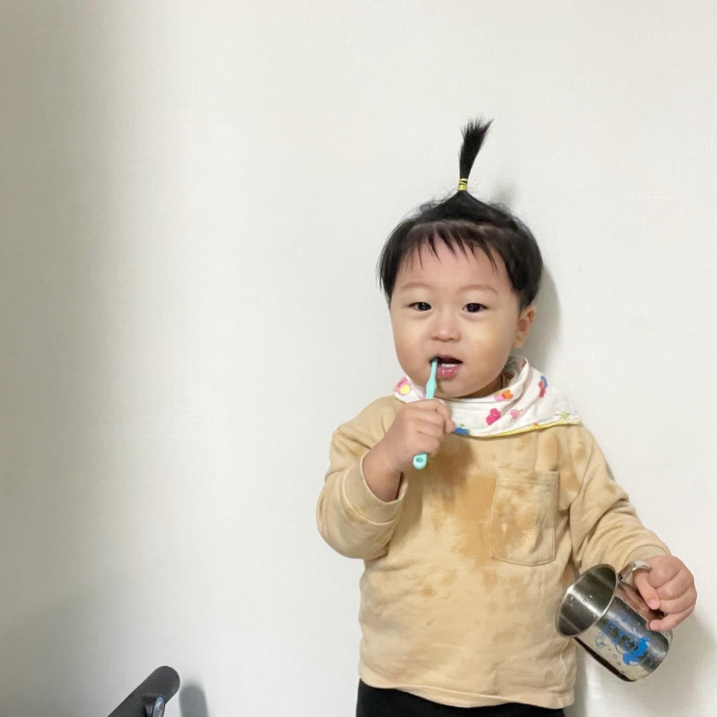 어린이집 선생님이 묶어준 #사과머리
묶기 어렵던데 역시 금손쌤님들🤗🤗
.
.
#어린이집룩 #18개월아기 #18개월 #호랑이띠아기 #어린이집코디 #양치 #치카치카 #양치질 #남아 #남아코디 #남아룩 #남아패션 #남아옷 #아기머리 #아기머리스타일