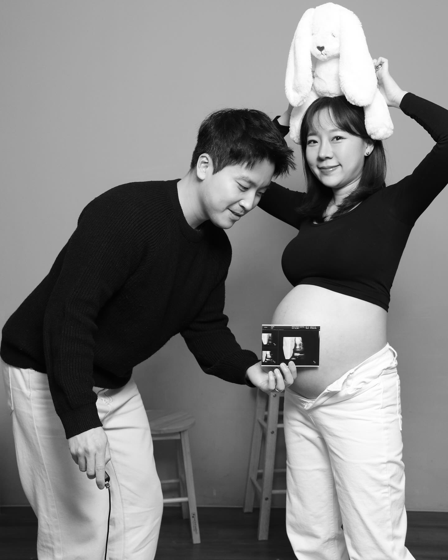 10킬로나 쪄버려서 사진찍기 싫었지만
언제 또 해볼까 싶은 배불뚝이🤰🏻💖
#만삭사진 #만삭촬영