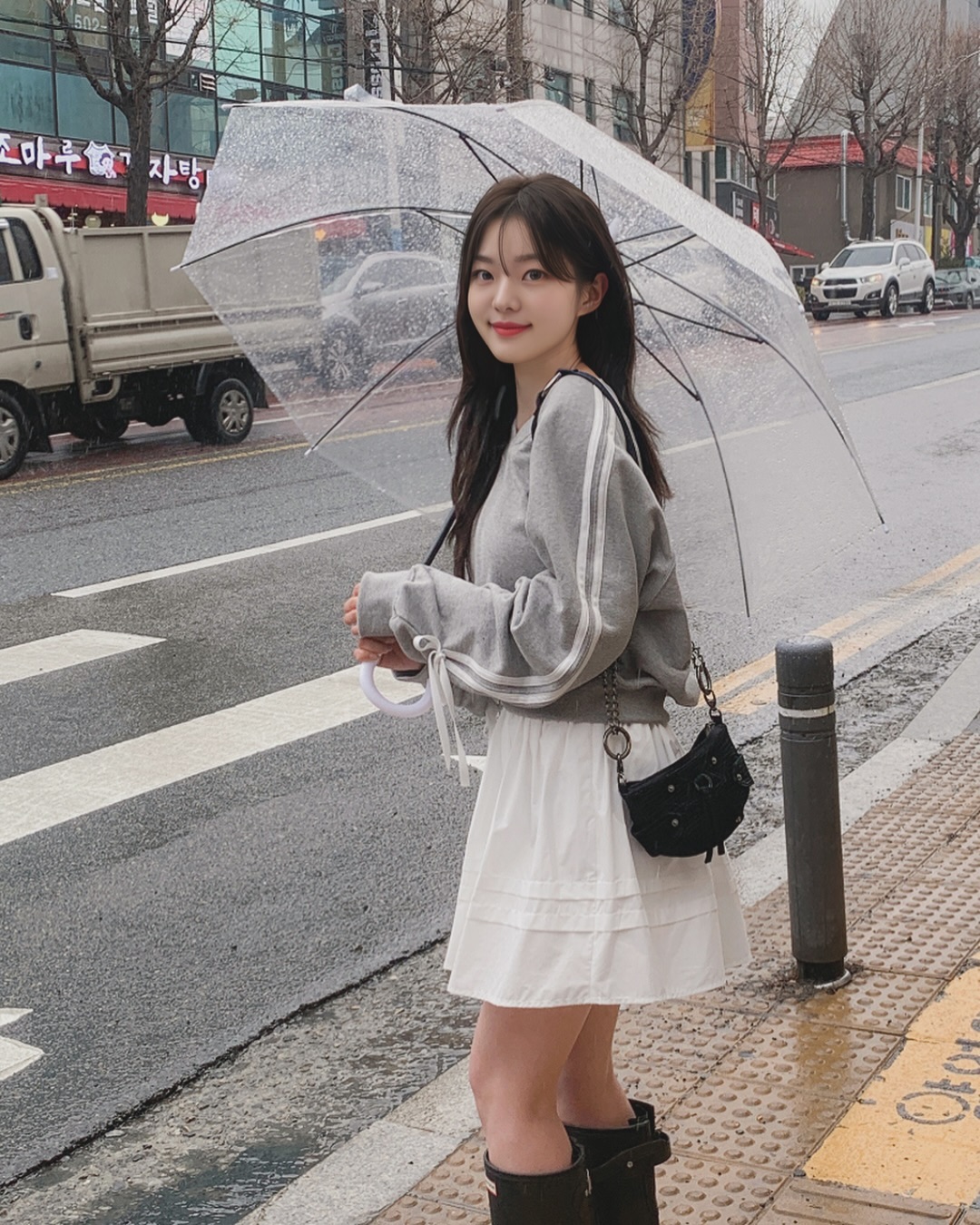 비 오는 날엔 감자탕 ☔️
.
.
.
.
.
#좋반 #좋아요반사 #첫줄 #첫줄좋반 #협찬문의 #디엠 #좋테 #03년생 #소개계정 #소개계정맞팔 #맞팔 #소통해요 #인친 #아이폰 #일상 #데일리 #협찬주세요 #いいね返します #フォローバック#いいねした人全員ファローする  #いいね返します #followforfollowback #likeforlikes #daily #selfle