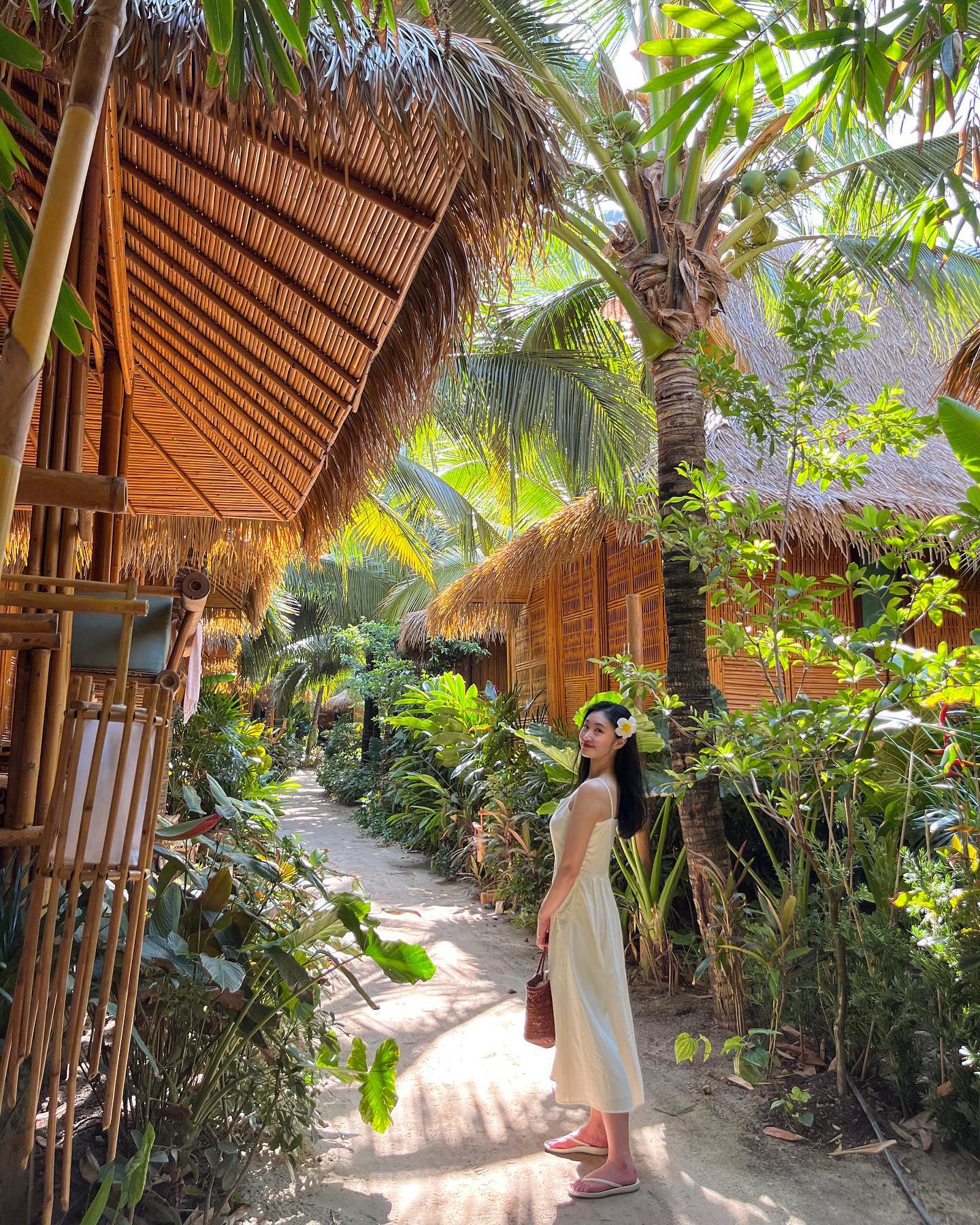나 다시 돌아갈래 〰️ ʚʕ •̥ ˕ ິก ʔɞ

이번 여행에서 가장 행복했던 피피섬 🏝️

휴양지 느낌 가득한 리조트에서 바깥풍경 바라보고만 있어도 행복했던 곳 ♡

내 여행 취향이 휴양지라는 걸 확실하게 알게 해준 피피섬
가는 데만 10시간 넘게 걸렸지만 절대 후회하지 않아 ,,, ( ᵕ́ૢ‧̮ᵕ̀ૢ)

한국인 아니 동양인은 우리밖에 없어서 더 자유로워따 ➿

꼭 다시 갈고야 🥹

🛖 Phi Phi CoCo Beach Resort
🌴 Kho Phi Phi, Krabi, Thailand