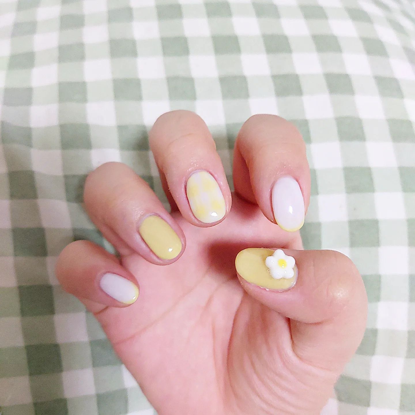 똥글동글🍳🌼
.
.
.

solel_nail_beauty