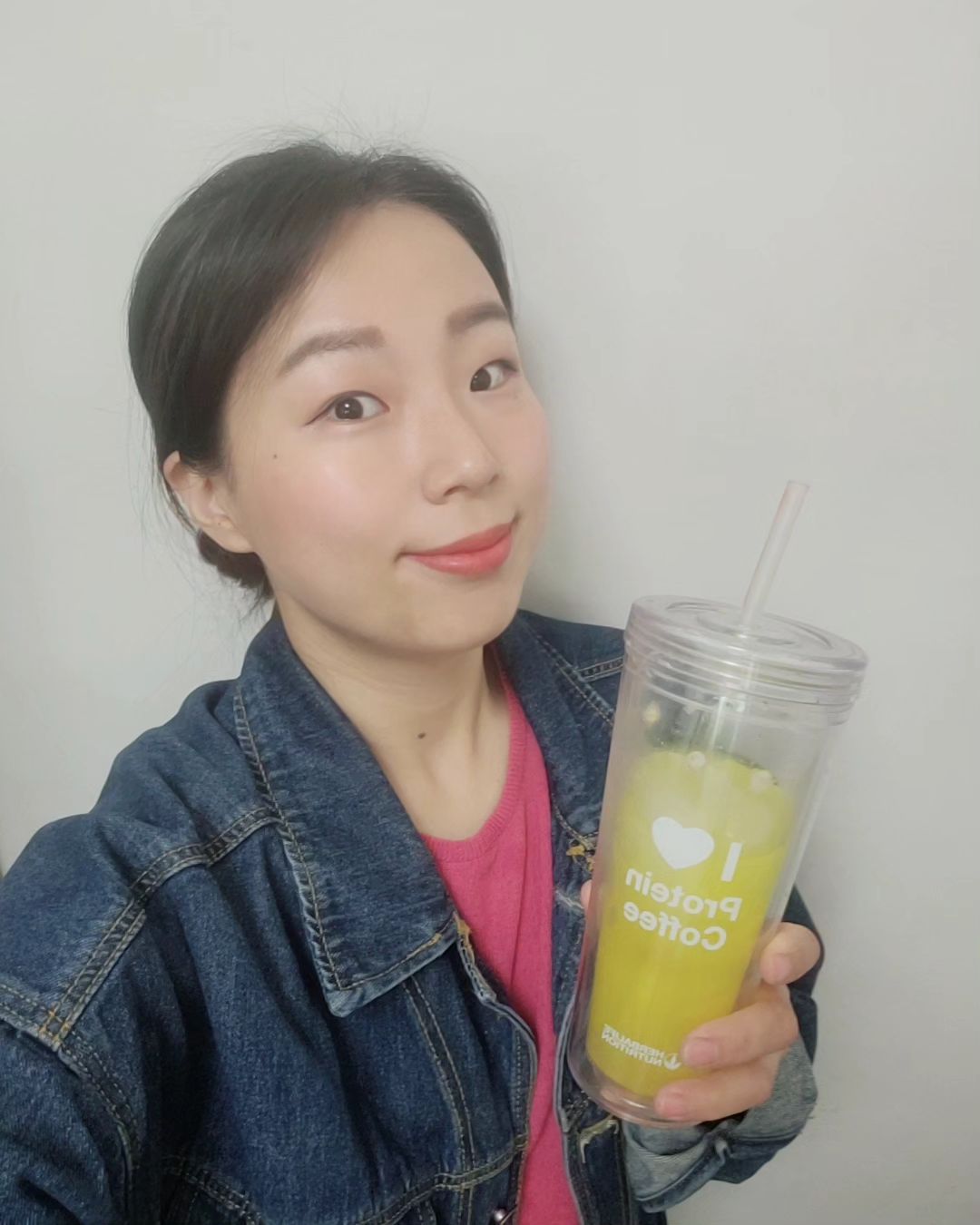 💛
콜라겐 + 민트팩 3일차
확실히 화장이 잘받음 💛

마음만은 20살이만 
이젠 나도 슬슬 관리해야하는 나이 

미리 미리 관리하는
내가 되어야지🙂

몸도 마음도 건강하고
행복한 삶을 추구합니다.