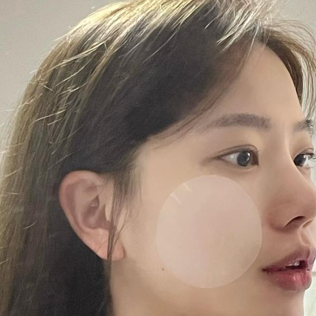 김지연 on Instagram: "#광고 붙이자마자 시원한 [에이프릴스킨 캐로틴 3분 팩패드]🥶 건조하고 울긋불긋한 피부를 빠르게 진정시키고 수분을 채워주고 싶을 때 사용하면 화장 진짜