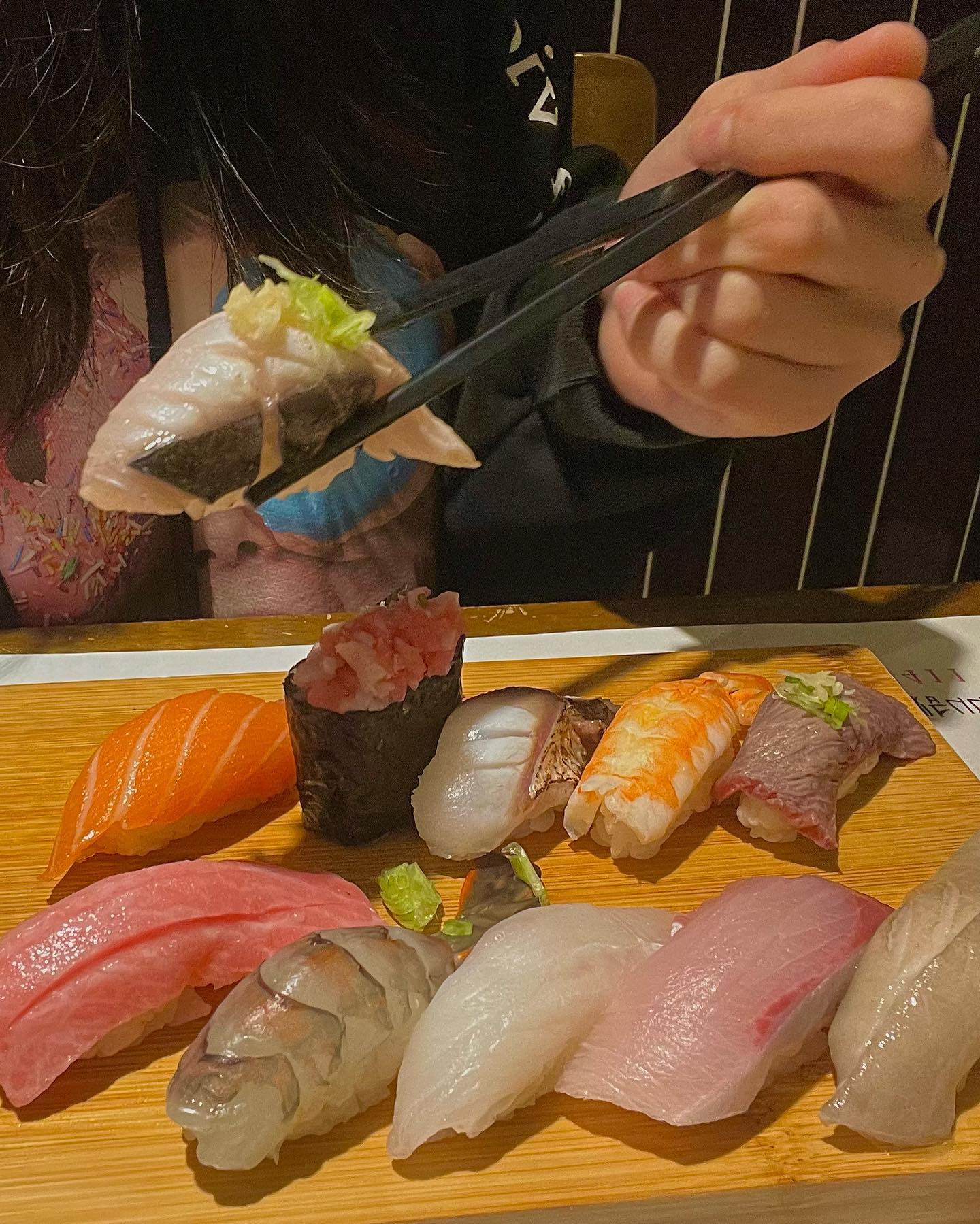 드뎌 찾았다 
포항항ꉂꉂ(ᵔᗜᵔ*) 초밥 맛집 🍣ෆ̈ 

오래 걸렸습니다 •• 전국구 초밥 찾아다니는 초밥 방랑자(?)가 찾아낸 초밥 맛집 ✨

포항 영일대 근처에 위치한 🍣스시나마🍣 소개시켜드리겠읍니다.
일단 활어회가 미쳤고, 초밥은 밥맛이(?) 중요한데 마싯서요. 너무 잘 어울려서 광광 울면서 먹음 🥹

여러분 스시나마 안 먹어본 사람 없었으면해 

📌위치: 경북 포항시 남구 대이로 3 1층
.
.
#포항횟집#포항북구맛집#두호동맛집#포항데이트#포항회맛집#포항스시#포항스시맛집#두호동데이트#두호동회맛집#포항초밥#두호동초밥#포항참치#두호동참치#영일대해수욕장맛집#스시나마