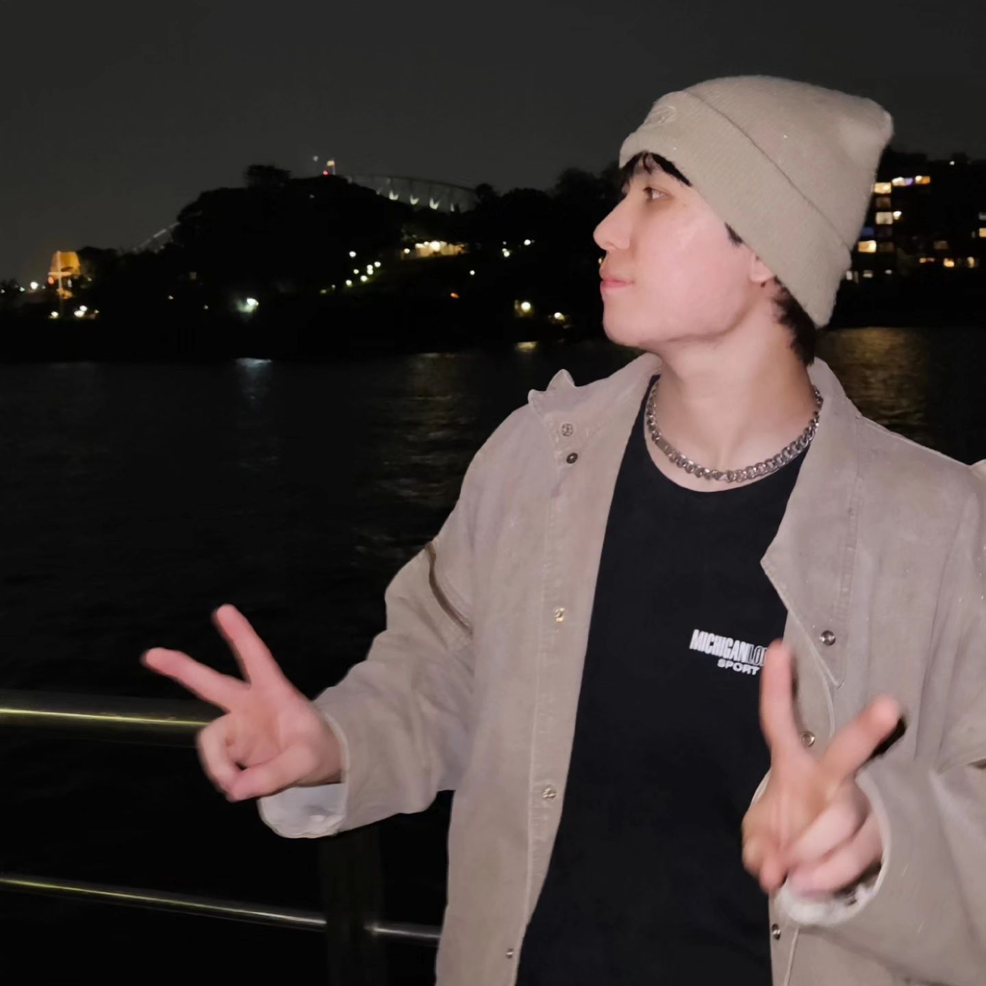 엄마가 20대때 입었던 데님 자켓🧥
아직도 현역으로 입고 댕긴다