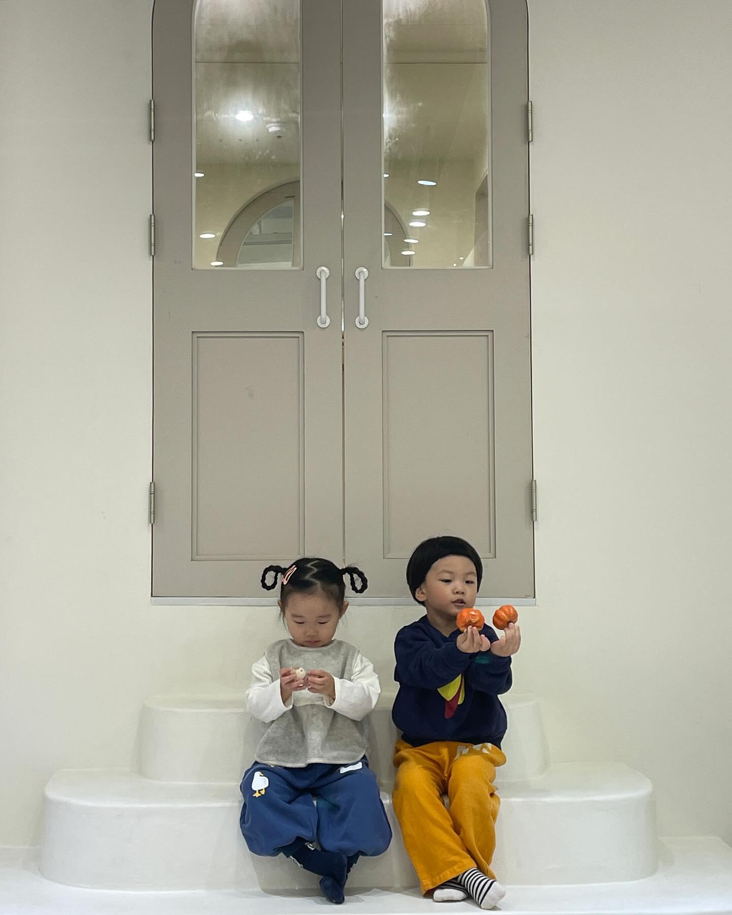 🤍

아융이의 단짝 오빠랑 ➿
꽁냥꽁냥 오붓한 시간 보내기 ! 
이런 시간 자주 가지자 🤍
⠀ 

#🍓안녕딸기야