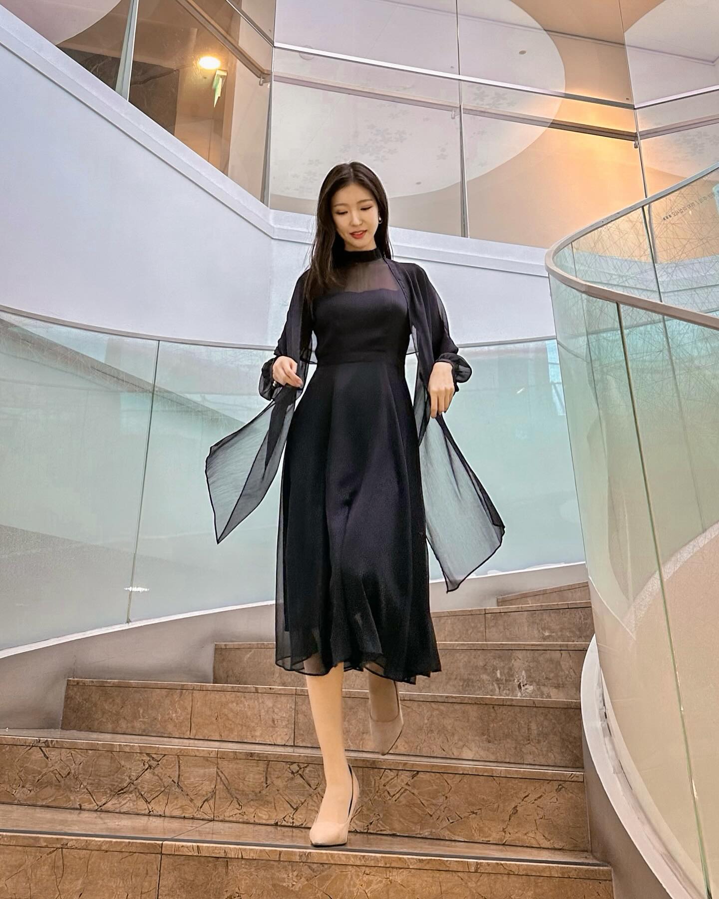 ✨ 격식있는 특별한 자리에서 더 빛이나는 #엠므 드레스 👗✨
ame___official