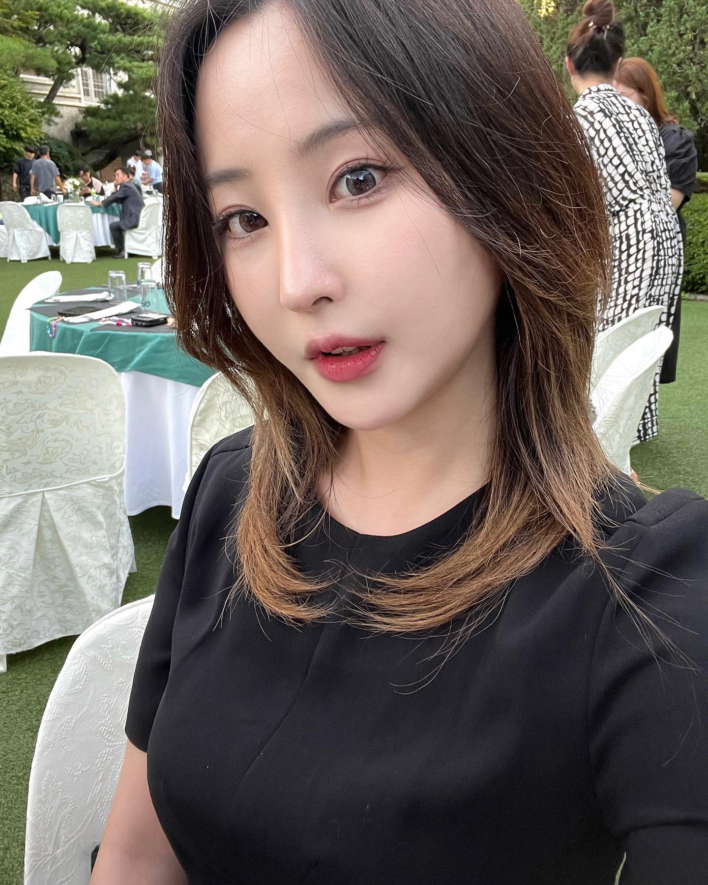 오랜만에 구두신은날 
넘 예뻤던 결혼식 👏🏻👏🏻
언젠가 결혼을 한다면… 야외로 한다면….
9월말로 메모…..📝 염색시급…메모