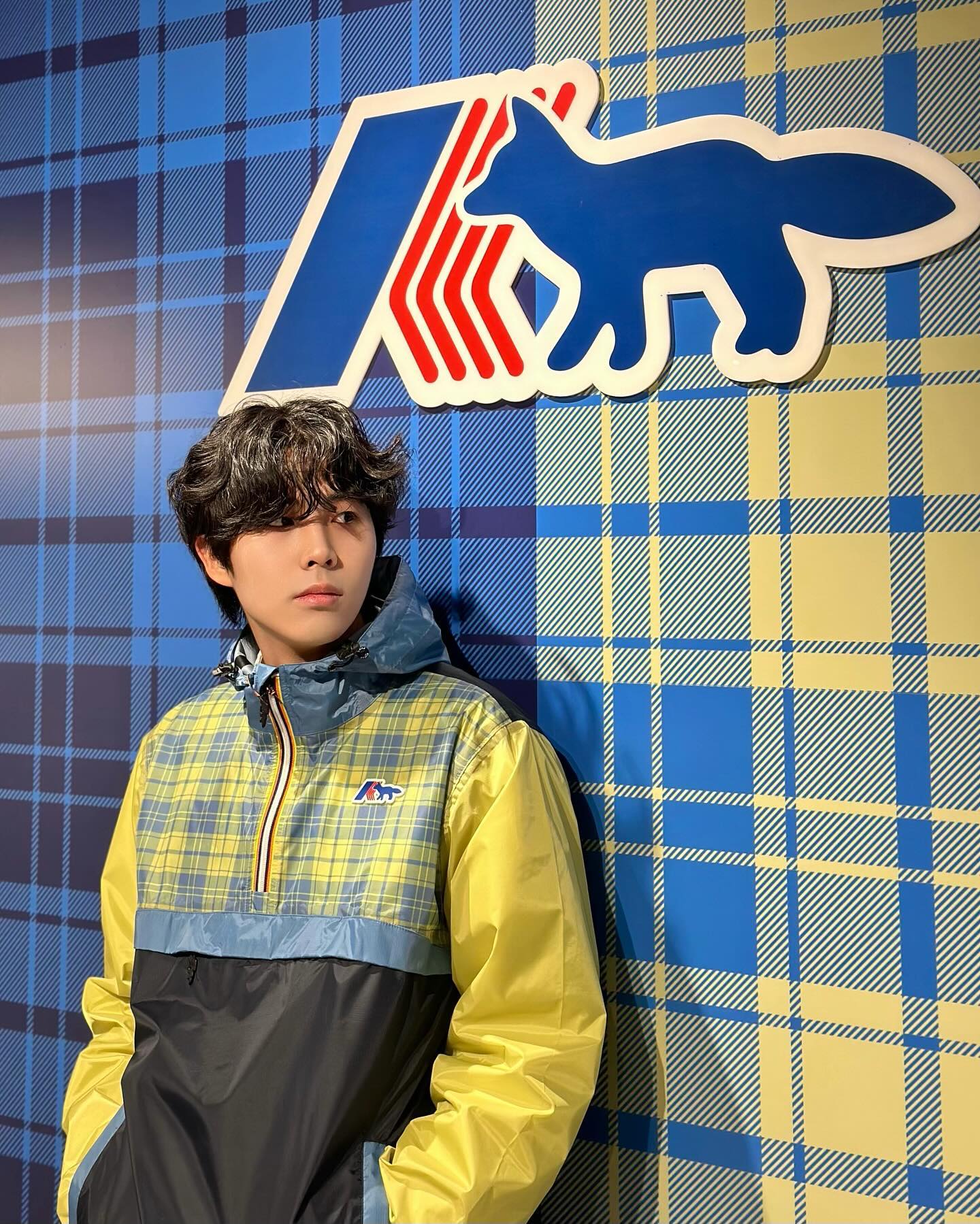 #협찬 kway_official X maisonkitsune 🦊
프랑스의 상징적인 브랜드 까웨와 메종키츠네의 콜라보 팝업스토어에 다녀왔습니다😎
 
두 브랜드의 콜라보 컬렉션이 전세계 동시 출시됐다고 하며 세계 최초 윈드브레이커 브랜드 ‘까웨’의 제품들과 장난끼 많은 여우의 조합이 너무 잘 어우러진 것 같네요🦊 특히 제가 직접 입어본 체크무늬 아노락 제품이 넘 이쁘네요👍
 
팝업은 잠실 롯데백화점 에비뉴엘에서 진행되니 잠실 오시는 분들 현장에서 직접 만나보시면 좋을 것 같아요☺️
 
📍롯데백화점 에비뉴엘 지하 1층
📍2024.3.18~ 2024.3.31
 
#까웨 #KWAY #까웨메종키츠네 #윈드브레이커