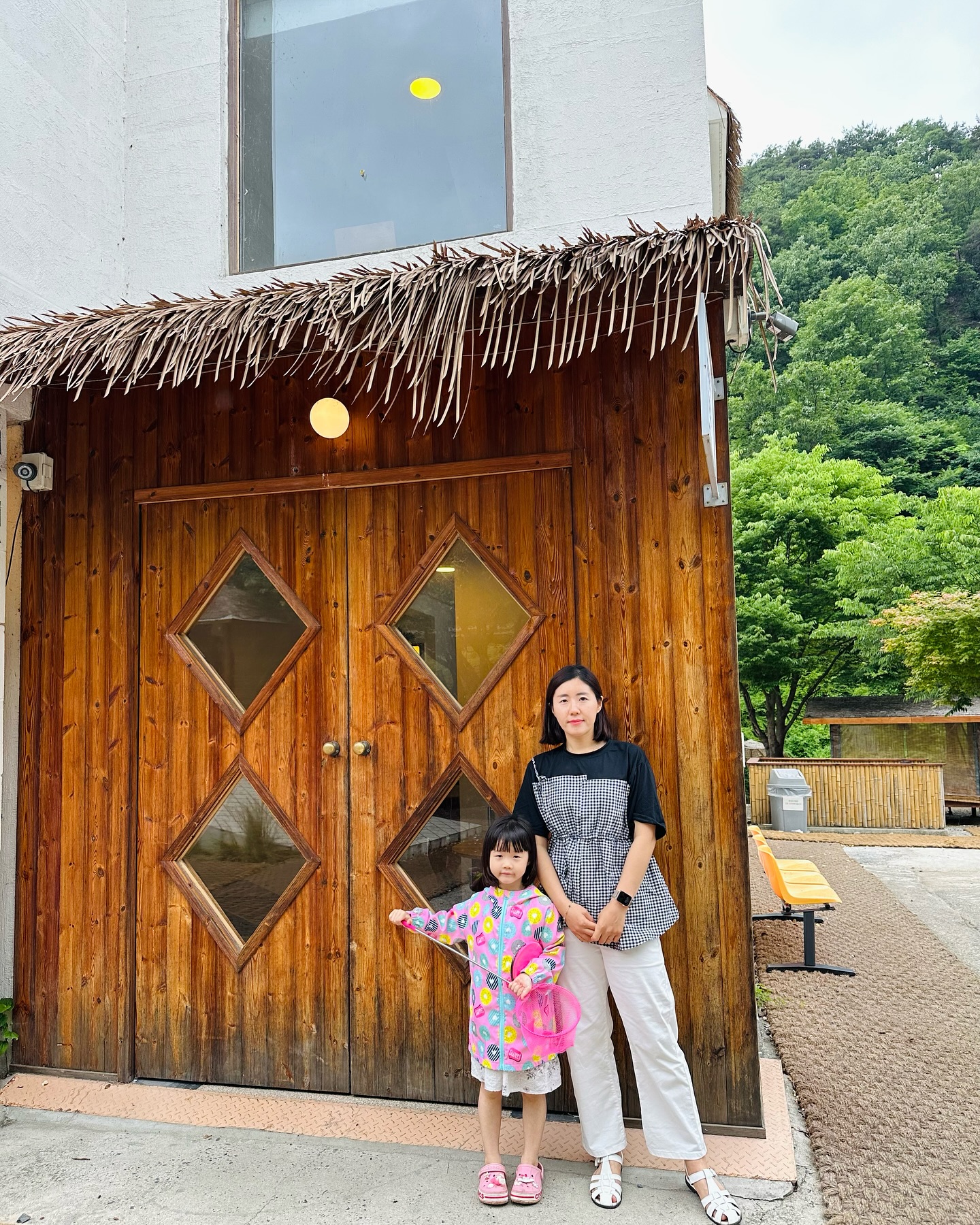 ❤️‍🔥
#20240607

행복했던 1박 2일
몸도 마음도 입도 행복했다
새우,조개,전복찜 냠 !
서현이는 전복찜이 제일 부드럽고 맛있다는 고급입맛🤣
다음번에는 카라반으로도 와보자 🩵🩵

#여행은즐거워
#세상에서가장행복한가족