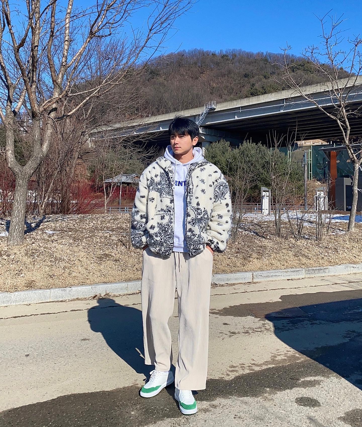 따땃하고 부드럽고 재질너무좋구 꾸안꾸룩 가즈아!
bymono__ 
.
.
.
.
.
#바이모노 #코듀로이팬츠 #빅사이즈 #허벅돼 #와이드팬츠 #편안한바지 #남녀공용 #꾸안꾸룩 #자연광 #날씨좋다 #셀스타그램