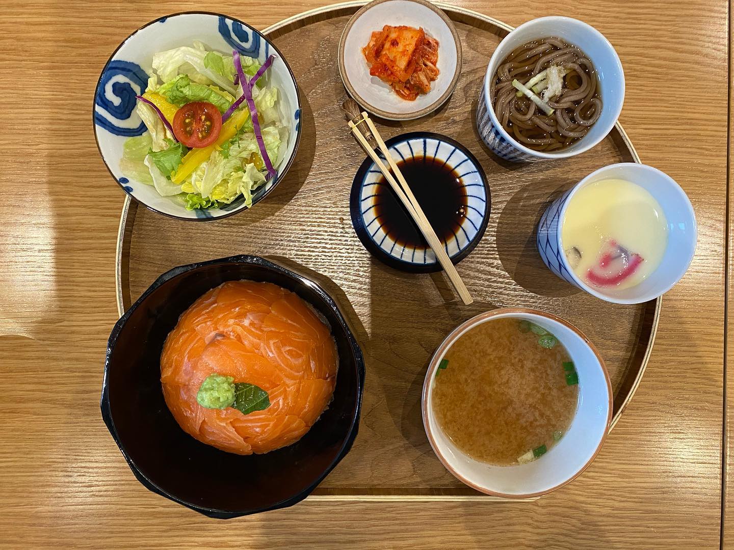광교 엘포트에 갔다가 발견한
<양산도 수원광교점>🎶
⠀
정말 맛있는 장어랑
부타동이랑 사케동이 있는 곳인데요❤️
⠀
아이랑 가면 서비스로
차왕무시 계란밥이 있는데
그게 또 얼마나 맛있는지❤️
⠀
60년도 더 된
정말 찐맛집이 광교 맛집으로 있어서
정말 행복한 한 끼였어요~
⠀
#외식스타그램#광교맛집#수원광교맛집#광교점심#수원갤러리아맛집#양산도수원광교점#먹스타그램#요리그램#맛스타그램#먹스타그램#맞팔#요리스타그램#쿡스타#가정식#집밥스타그램#먹스타#맛스타