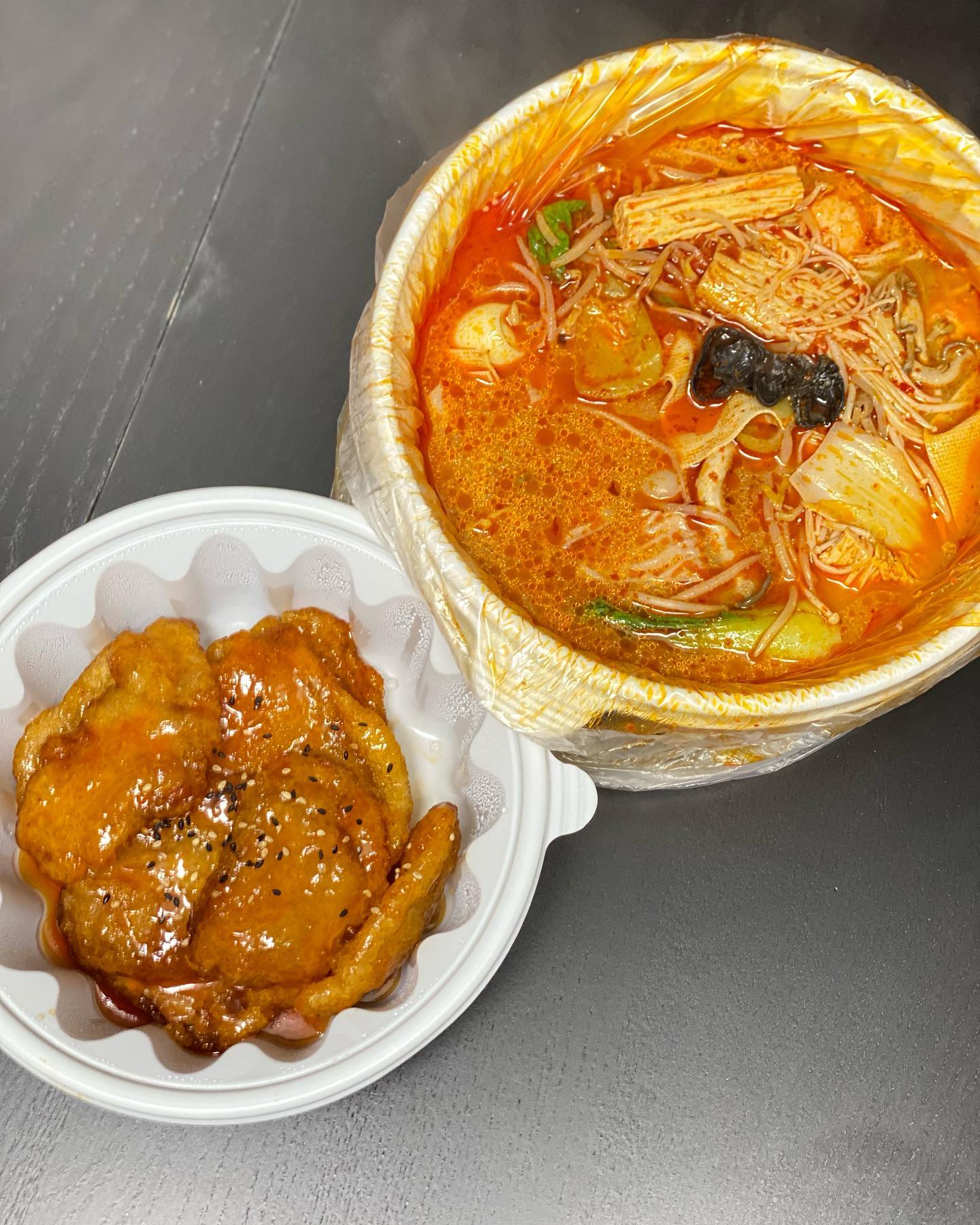 마라탕 뿌시기!!
오랜만에 남편이랑 입맛이 맞는 음식을 주문😎

#마라탕 #꿔바로우 
#맛스타그램 #저녁겸야식