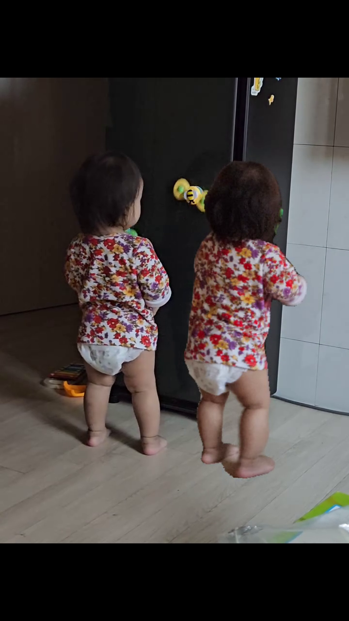 #세상신남 
#친구네서빌려온거 
#세상재미있나보군 #단순하구만😂