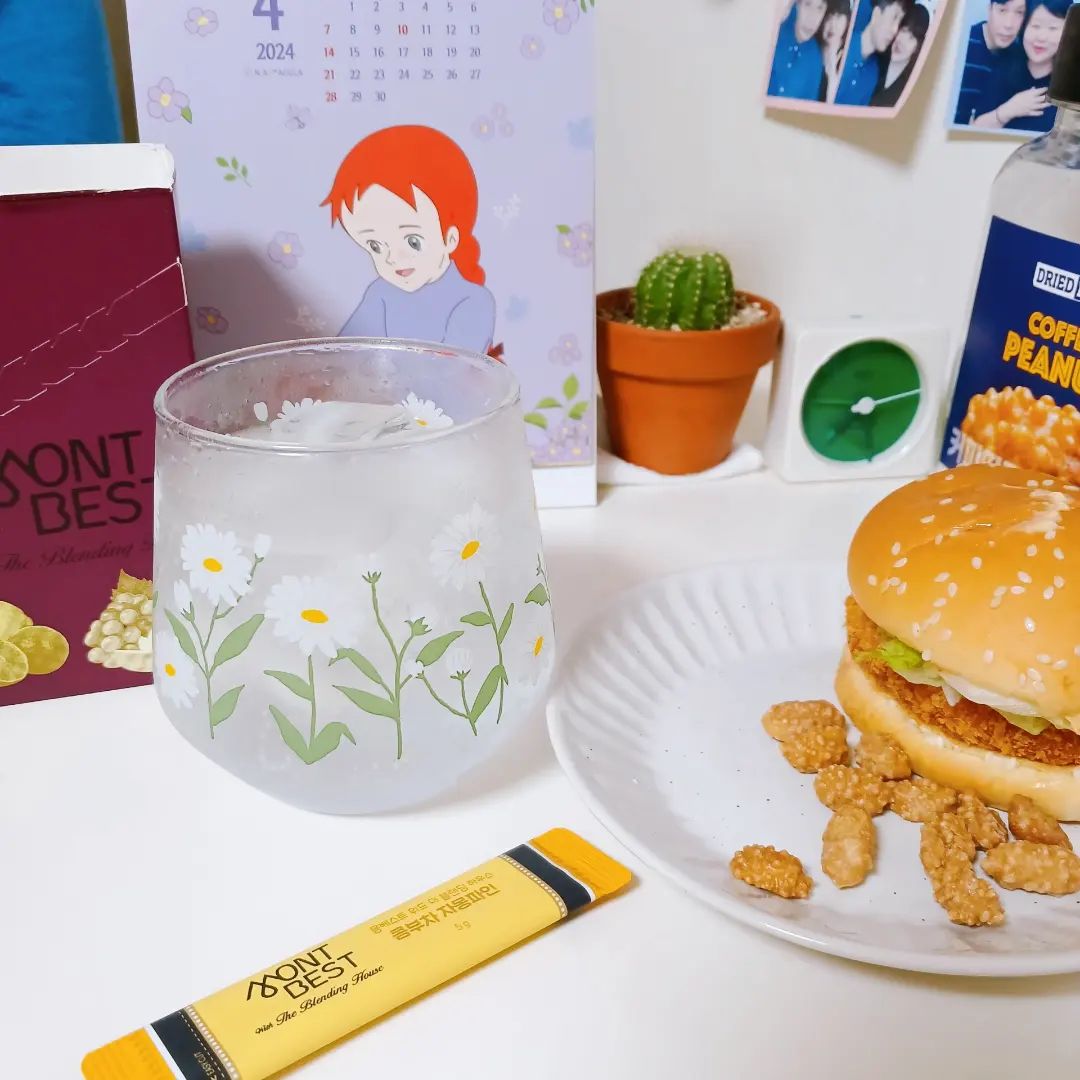 #할인구매 montbest #몽베스트콤부차 #몽베스트
몽베스트 콤부차♡ 탄산음료 좋아하는 나에게, 탄산음료 마시는거 줄이면서 맛은 더 있고 건강에도 좋은 콤부차 마실수있어서 요즘 매일 한잔씩은 마시는중! 버라이어티팩 4가지맛 구성중에서 자몽파인 취향저격♡ 상콤달콤 마시자마자 기분좋아진다능ㅎ 얼음물이나 탄산수에 한포씩 타서마시면되니깐 간편하고! 올 여름 내내 잘마실듯ㅎ
#꽃 #콤부 #맛집 #일상 #여행 #카페 #콤부차선물 #송혜교티 #콤푸차 #꼼부차 #콤부차효능 #콤부차 #송혜교콤부차 #콤부차맛집 #콤부차스틱