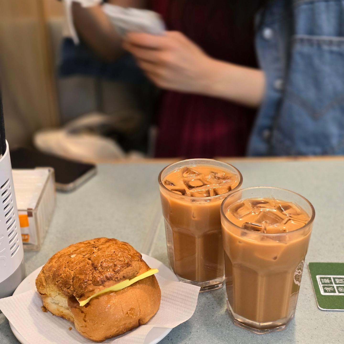 홍콩여행 3일차: 마카오🇲🇴
차찬탱: 동윤영과 파인애플번
토마토국수
마카오맥주 👍
계란볶음밥
비프누들
우유푸딩 👍
주빠빠오
땅콩버터브레드