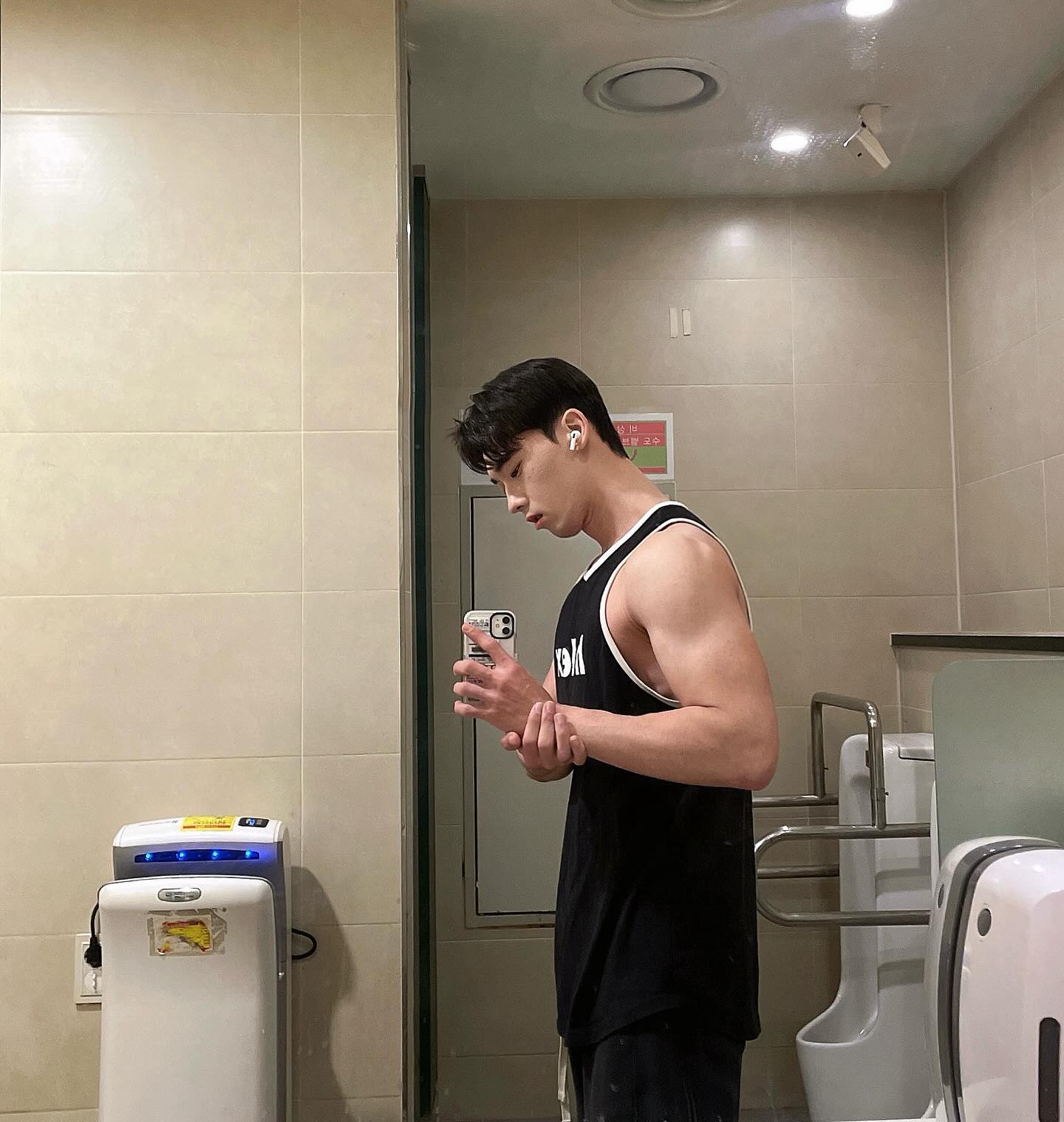 출근-> 피곤 -> 퇴근 -> 운동 -> 피곤 -> 억울해서 못잠 -> 출근 -> 피곤 뫼비우스의 띠 ....