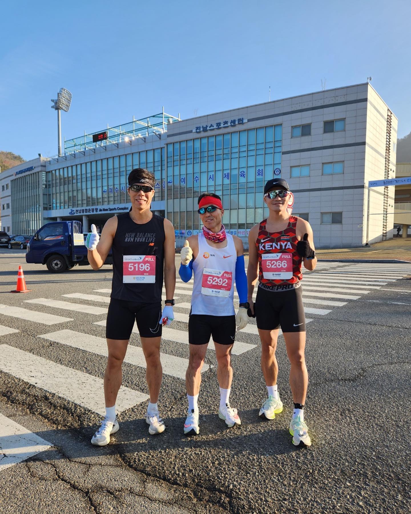 부상으로 22년 jtbc마라톤
망치고 12월부터 이를 갈았다🔥
12월 450km
1월 550km
2월 410km

” 한번의 훈련으로 기적은 오지 않는다“
겨울에 힘든만큼 값진 결과가 있길 바라며
남은 일주일 집중하자🔥