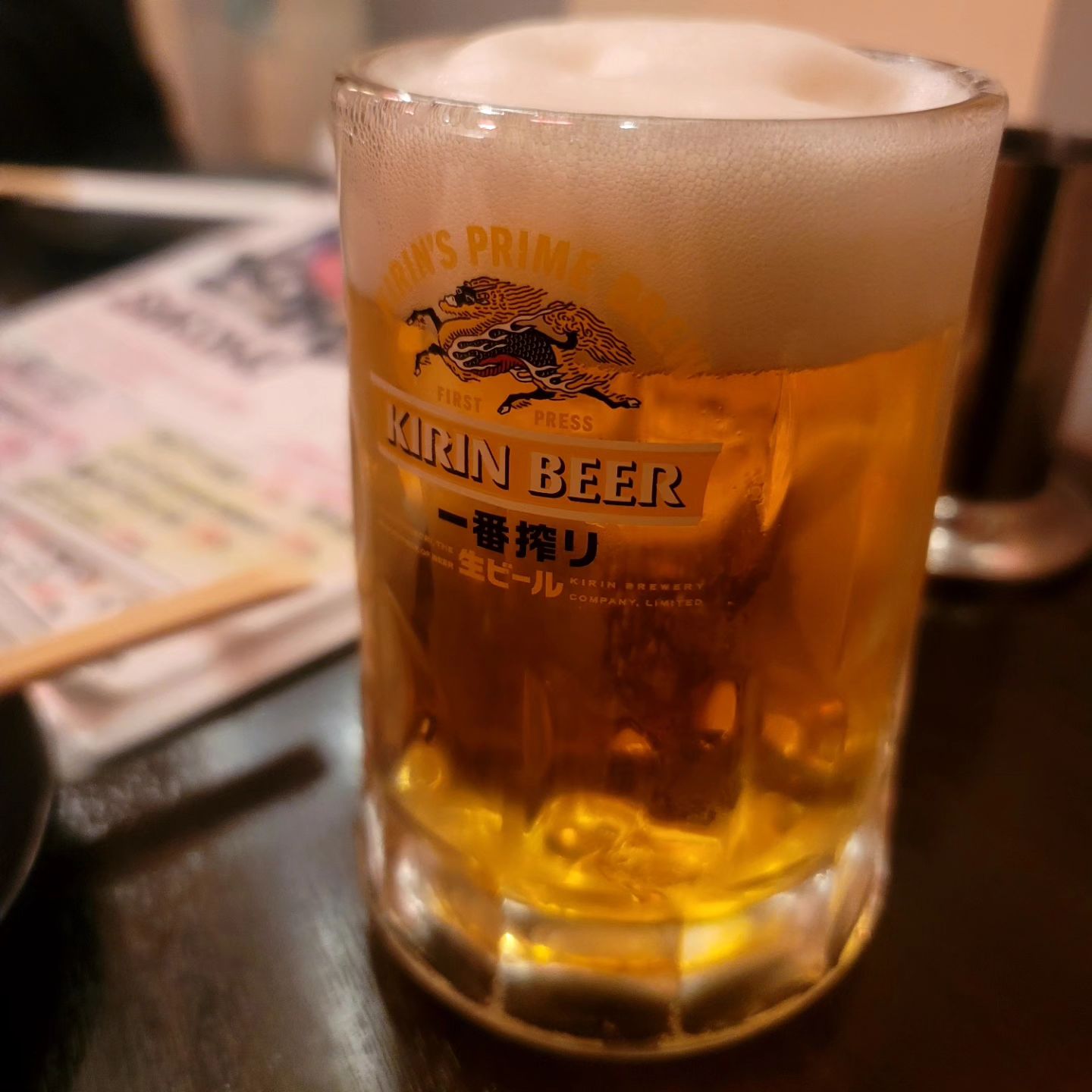 일본가면 꼭 먹어봐야 할
꼬치 ! 나미비루ㅋㅋㅋ
맥주 별로 안좋아하는데 찐맛있음
꼬치 넘 맛있었다
비흡연자라 흡연하는것만 아주조금
불편했지만 너구리잡는정도는 아니라 다행이었음
감자샐러드도 존맛 그냥 다맛있었음
이번 일본 여행서 사케만 50병은 마신듯^^
사케 조하요~~~

#일본이자카야 #교토이자카야 #교토이자카야추천
#일본꼬치집 #일본야끼도리 #감자샐러드
#교토맛집 #나미비루 #사케맛집
