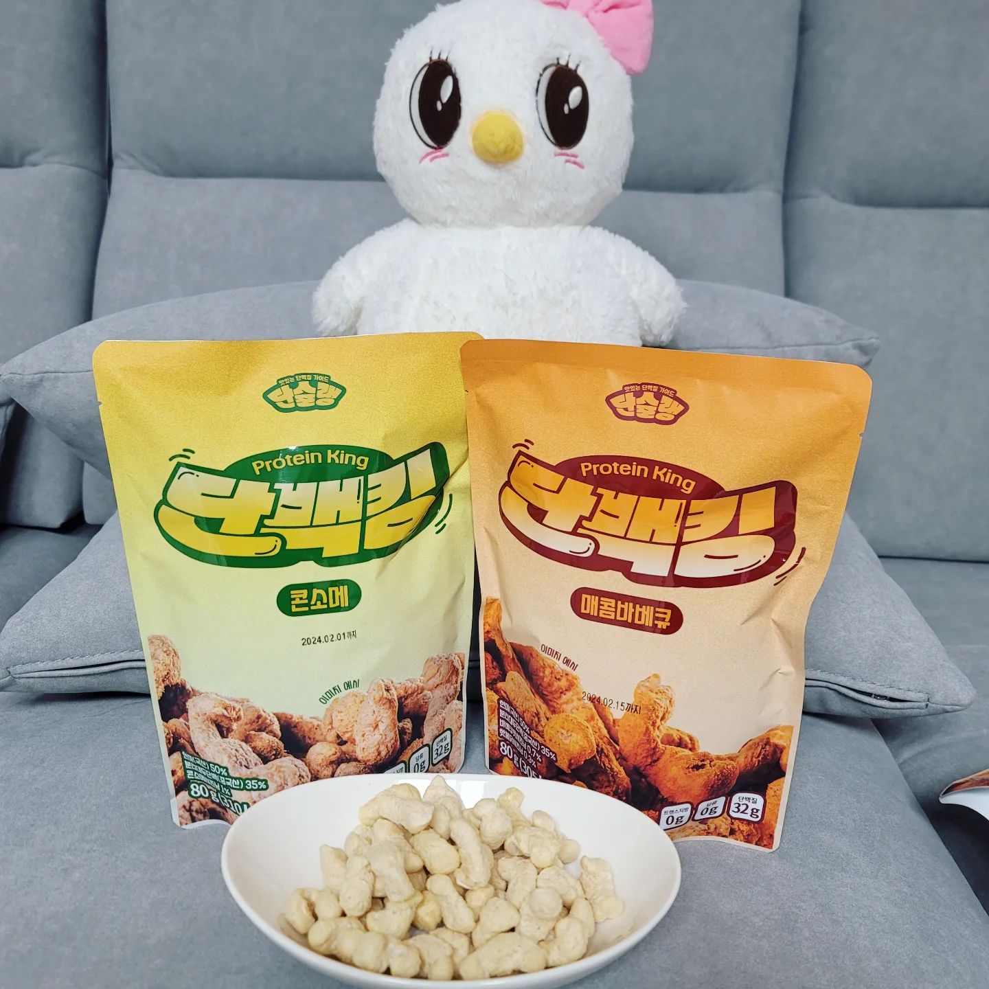 #업체로부터제공받은제품입니다 #협찬 #단백킹
danchelin_official
.
🍪단백질을 가장 맛있게 즐기는 방법 - 단백질 과자 단슐랭 단백킹입니다.
.
🍪카지노 마지막회를 보며 단백킹을 즐겼습니다.
.
🍪단백킹은 동일 사이즈 과자에 비해 단백질이 월등히 높고 칼로리와 지방, 당류를 낮춘 영양성분의 프로틴 과자입니다.
.
🍪기름에 튀기진 않아 건강하고 담백한 맛이에요.
.
🍪단백킹은 체계적이고 엄격한 위생관리 시스템에서 제조되었습니다.
.
🍪단백킹 매콤바베큐맛🌶, 콘소메맛🌽 둘 다 당이 0g 에 80g 1봉당 약 300kcal, 탄수화물 42~43g, 단백질 32g 입니다. 
.
🍪병아리콩, 렌틸콩, 두부, 분리대두단백, 현미 등의 건강한 재료로 만들어져서 부담없이 즐길 수 있는 건강간식이에요.
.
#단백질과자 #프로틴과자 #프로틴칩 #단백질보충 #다이어트간식추천 #단백질쿠키 #단백질간식 #단백질추천 #프로틴추천 #맛있는간식 #단백질칩 #다이어트 #다이어트간식 #다이어트과자 #단슐랭 #단슐랭단백킹 #단백킹콘소메 #단백킹매콤바베큐