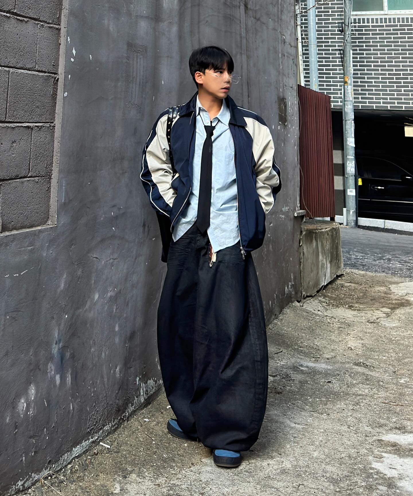 아 학교가야지~
.
.
slowrecordhouse 

이제 곧 봄이 다가오고 있답니다 ◡̈ 
어서 이쁜 바람막이 챙겨야겠죠?
특히 학생, 대학생분들 봄에 셔츠나 티셔츠 위에 간단하게
입었는데 꾸안꾸 느낌 나는 아우터 찾으시면
추천드려요😘
회춘한 기분이였다.. ¨̮ 

.
.
#슬로우레코드하우스 #SLOWRECORDHOUSE
#바람막이 #봄바람막이 #윈드브레이커 #캐주얼룩 #캠퍼스룩