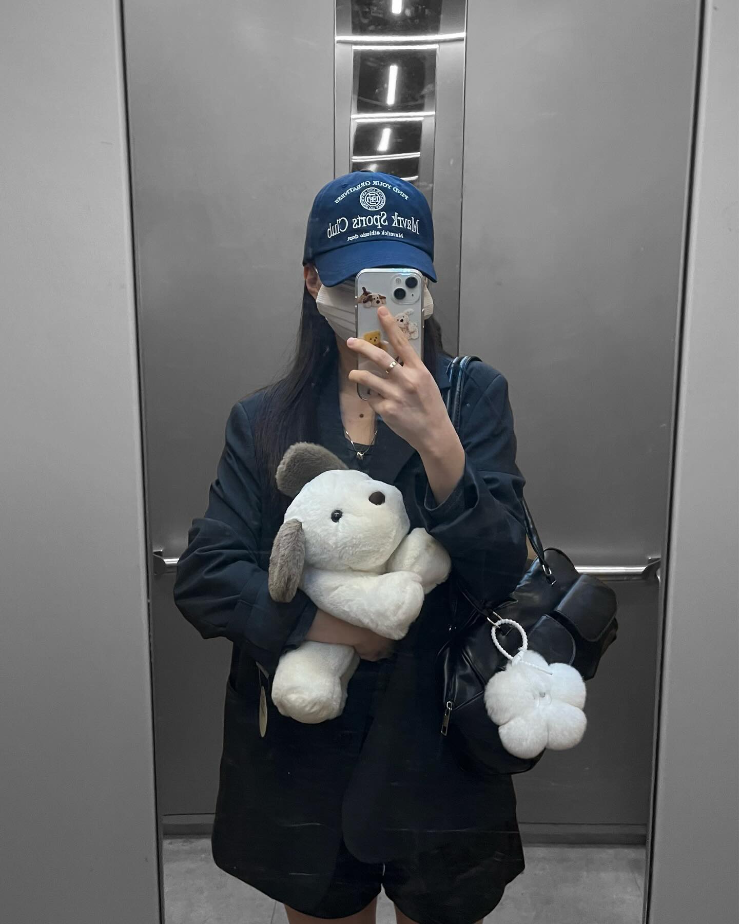 🐶🐾🖤💭

#오오티디 #블레이저코디 #여자블레이저 #봄코디 
#여자볼캡 #볼캡추천 #데이트룩 #인형뽑기