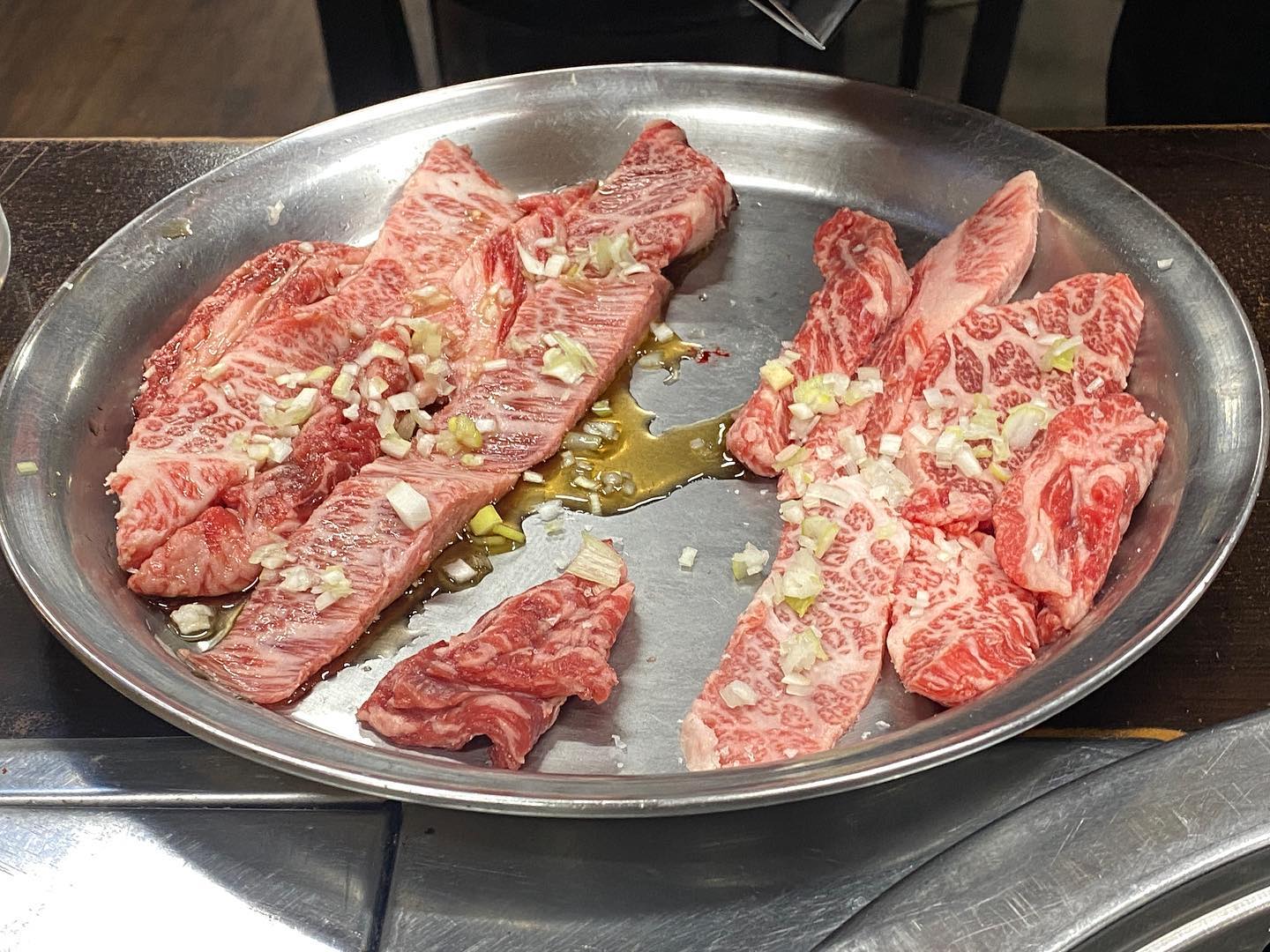 행당동 #소갈비살 #맛집 #소나무 
예전에 왔을때보다 퀄리티가 많이 좋아진듯해서 엄청 만족하며 먹었다.