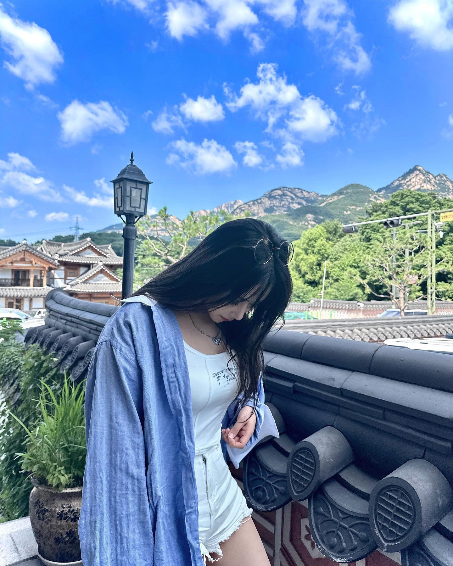 오늘 날씨 진짜 😱🔥☠️
.
.
.
.
.
.
.
.
.
.
.
.
.
.
.
.
.
.
.
.
#은평한옥마을 #은평한옥마을카페 #카페투어 #카페인테리어 #한옥마을 #은평카페 #seoul #카페추천 #주말데이트 #오늘의코디 #jillstuart #갬성사진 #prada #ootd #헤어모델 #인친 #좋반 #좋아요반사 #좋아요그램 #맞팔 #선팔맞 #인친환영 #instalike #likesforlike #likeforlikealways #followforfollowback #followtrain #korea #model