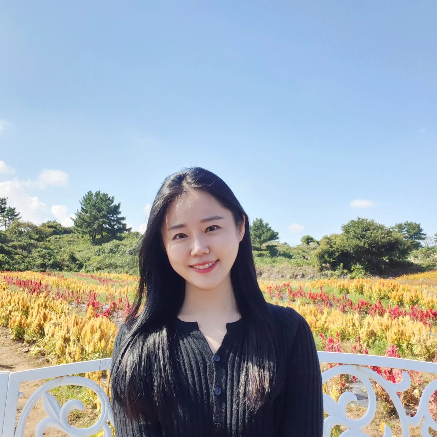 꽃밭에서 올블랙 입은
사람 나야 나👋
우리 부부 패션센스
무슨 일~?!ㅋㅋㅋㅋㅋ
올만에 커플티 흉내내보자고
색깔 맞춰 입고 나간 건데
하필 그날 일정 꽃밭💛
다른 사람들은 전부 밝은
옷 입었는데 우리만 우중충ㅎ
그래도 즐거웠으니까 만족!
gogood10

(제주도 사진 하나씩
천천히 올려볼게요♡)

#제주도추억 #새미동산 #부부여행👫 #제주도여행 #부부스타그램❤️ #부부일상그램 #신혼부부그램 #신혼부부여행 #꽃밭에서🌸