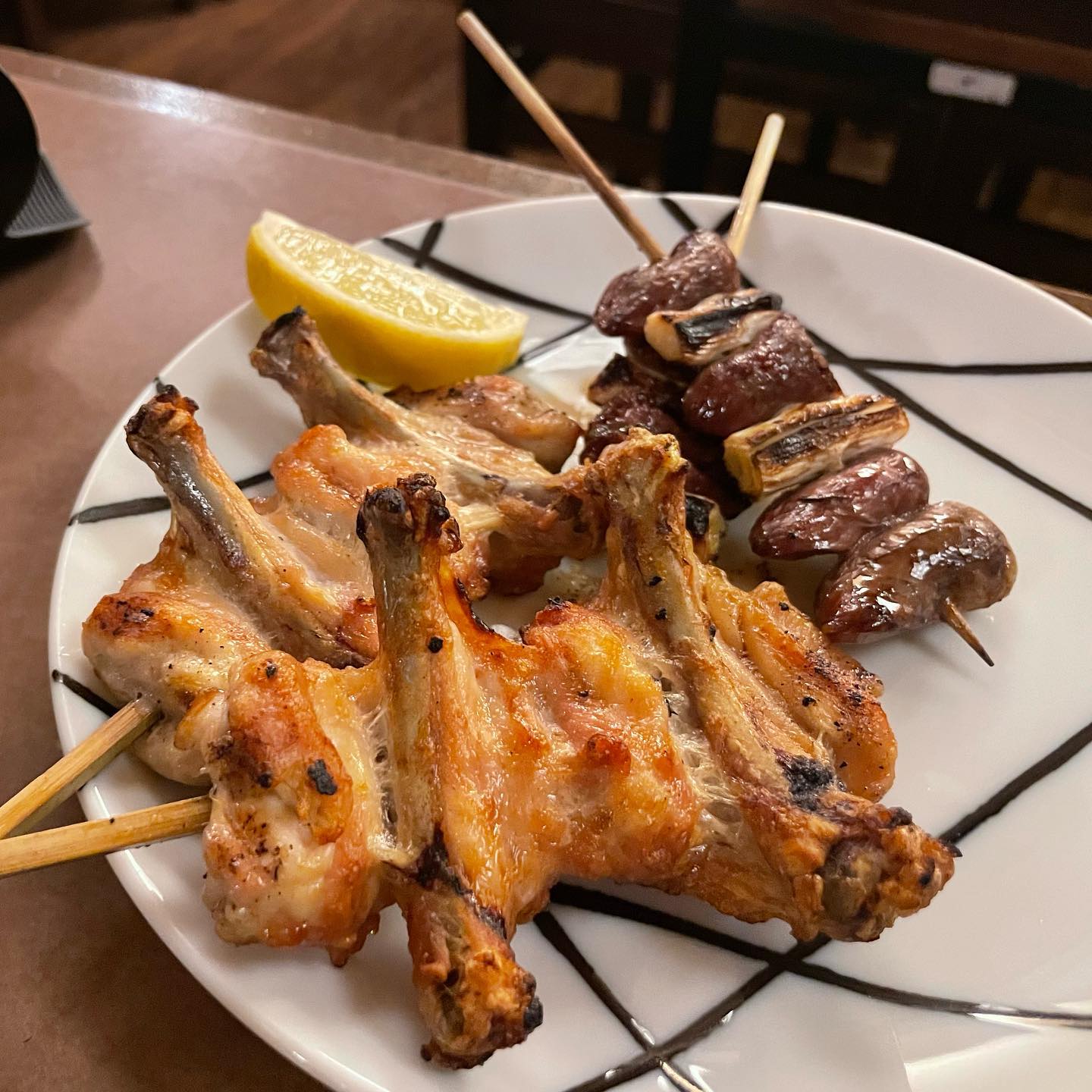 도쿄 첫날 저녁 너무 맛있어서 신난 김유던씌
솥밥 하나 꼭 드시구,, 닭날개 꼬치 극락임,,
.
📍뉴토리긴 솥밥 꼬치구이
.
#도쿄#도쿄맛집#도쿄여행#뉴토리긴#newtorigin#긴자#긴자맛집#도쿄야키토리#써니의먹고또먹고_도쿄#tokyo#japan#🇯🇵