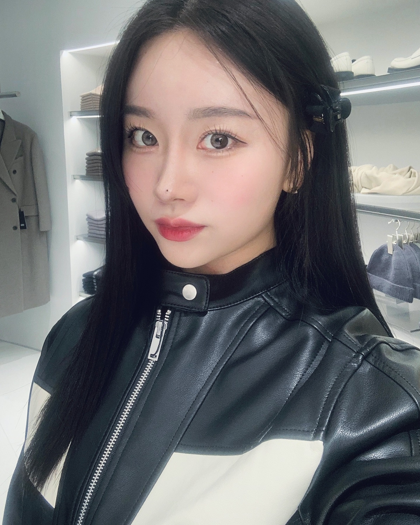 입어보고 싶었던 레던데 무탠다드에 딱 … 🖤 musinsa_standard 

#무신사스탠다드 #무탠다드 #무신사스탠다드서면 #서면 #레더자켓