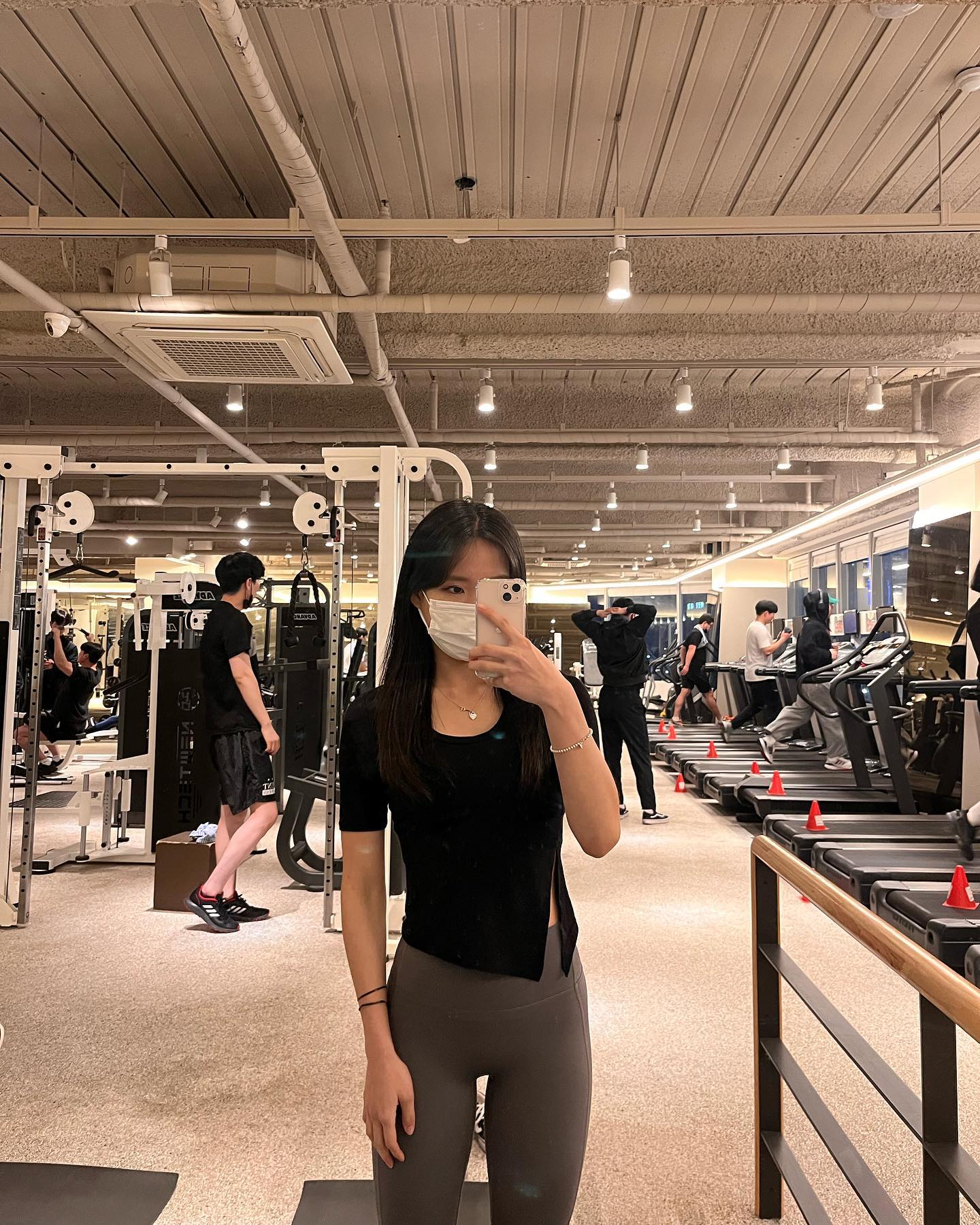월요팅~!~! 🙃

#바디프로필 #오운완 #ㅇㅇㅇ #여자헬스 #피티 #바디체크