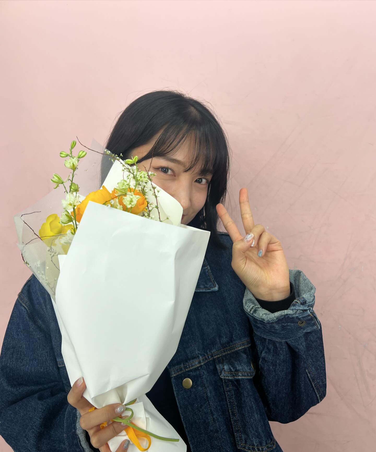 #240405 #hbd

늦은 생일글ෆ

올해는 정말 오랜만에 생일날 가족들이랑 보내구 소중한 사람들에게 축하 받으면서 행복하게 보낸 것 같아요🥹 정말 이렇게 행복해도 되나 싶은 생일이였어요 💙 다들 너무 싸랑해애 ˃̣̣̣̣̣̣︿˂̣̣̣̣̣̣ 💙