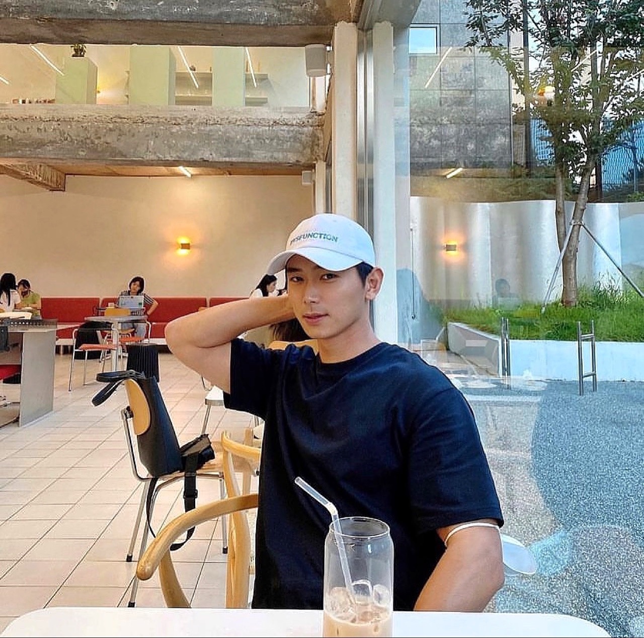 카페좋아하는사람은 좋아요&댓글
.
.
.
.
.
#카페사랑 #카페러버 #카페좋아하는남자 #성수카페 #여름와빨리와 
#추워서못나가겠어 #겨울싫어