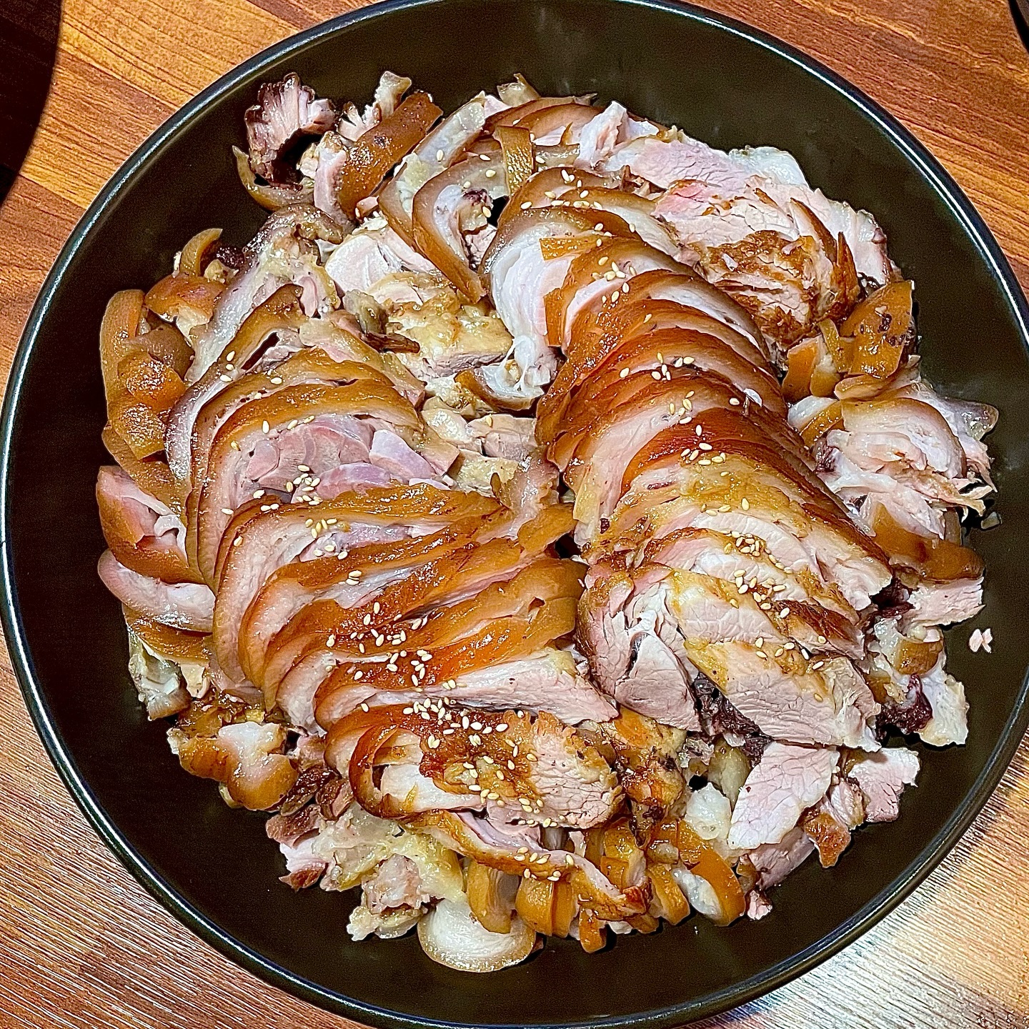✔️ 더맛있는족발보쌈 원효로점
😋 족발 특대, 보쌈 대
🧐 메인메뉴를 시키면 순두부찌개와 막국수가 서비스로 나옴
진심으로 순두부찌개 전문점의 느낌을 받은 곳
족발과 보쌈 역시 잡내 하나도 없이 담백하고 쫀득하니 맛있는데
특히나 냉채족발처럼 먹을 수 있는 겨자소스가 키포인트
잡내 잘 맡는 귀신도 잡내를 느끼지 못하는 곳

서울 용산구 원효로41가길 23 1층

#jmt #존맛 #동네맛집 #맛스타그램 #맛집소개 #맛집스타그램 #맛집추천 #맛집탐방 #맛스타 #먹스타 #맛집 #먹방 #맛집투어 #먹방스타그램 #먹스타그램 #오늘의맛집 #맛집공유 #추천맛집 #찐맛집 #전국맛집 #맛집여행 #맛집그램 #맛집코스 #먹스타맞팔 #핫플레이스 #핫플 #서울여행 #서울여행지추천 #서울데이트코스 #협찬