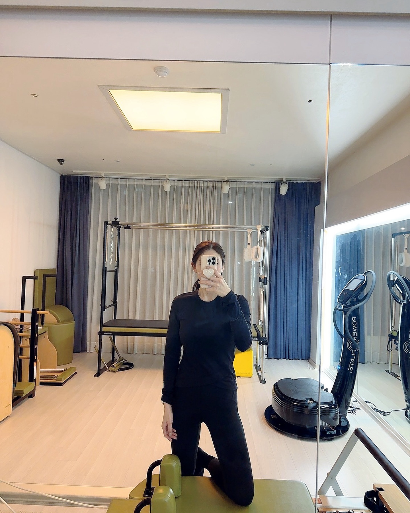 ⠀
바쁘고 정신없어서 운동못한지 2주가 지나보니
자꾸 시간이 없다는 핑계만 찾고 있음😓
⠀
그치만 다시 시작하면 기분좋아짐과 활력이 생길걸 잘 알고 있으니 컨디션 회복하고 담주부터 다시 힘내서 운동하기💪🏻
⠀
⠀
#혜윰필라테스
#필라테스원장#필라테스#운동