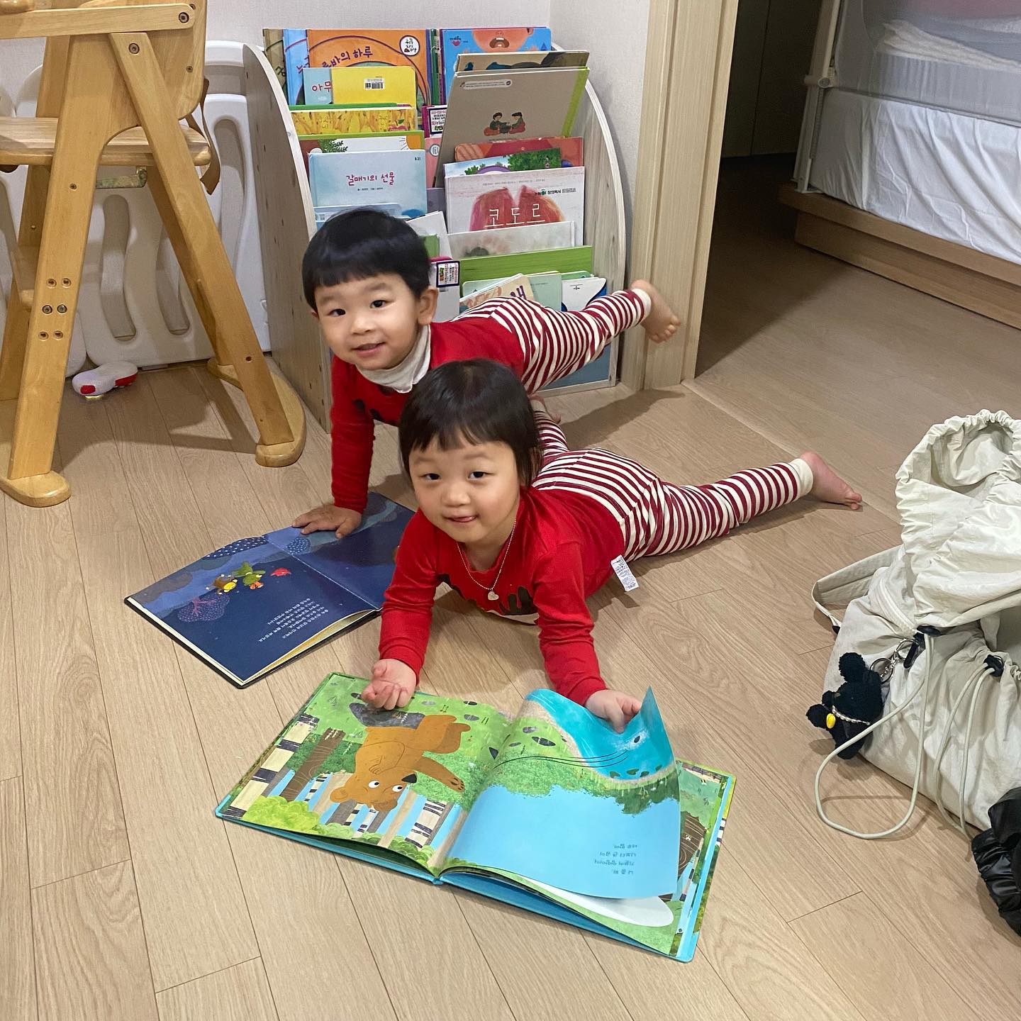 👶🏻🤍695
🍼🤍136
다워니네랑 함께한 크리스마스이브🎄🎄
행복을 불태웠다❤️‍🔥
뱃속에서부터 친구였던 아이들이 언제이렇게커서
같이노는지 마음이 몽글몽글하네ꃼ.̫ ꃼ 
#내호르몬돌아와라